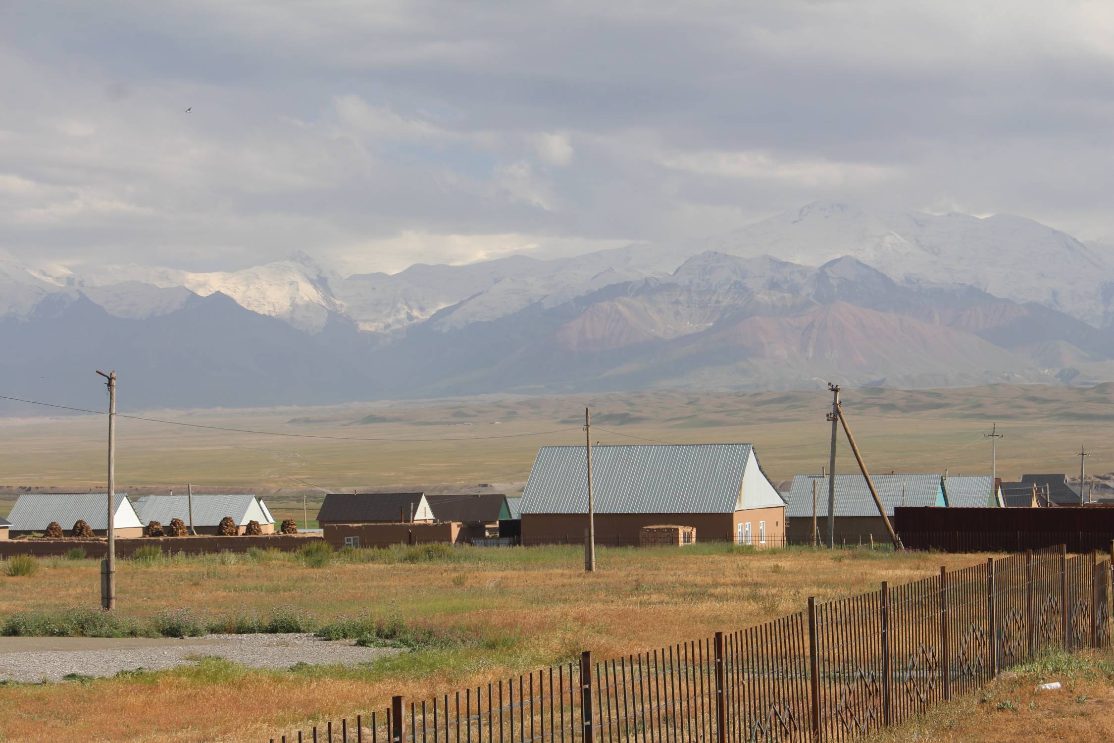 Sary-Mogol, maisons, paysage
