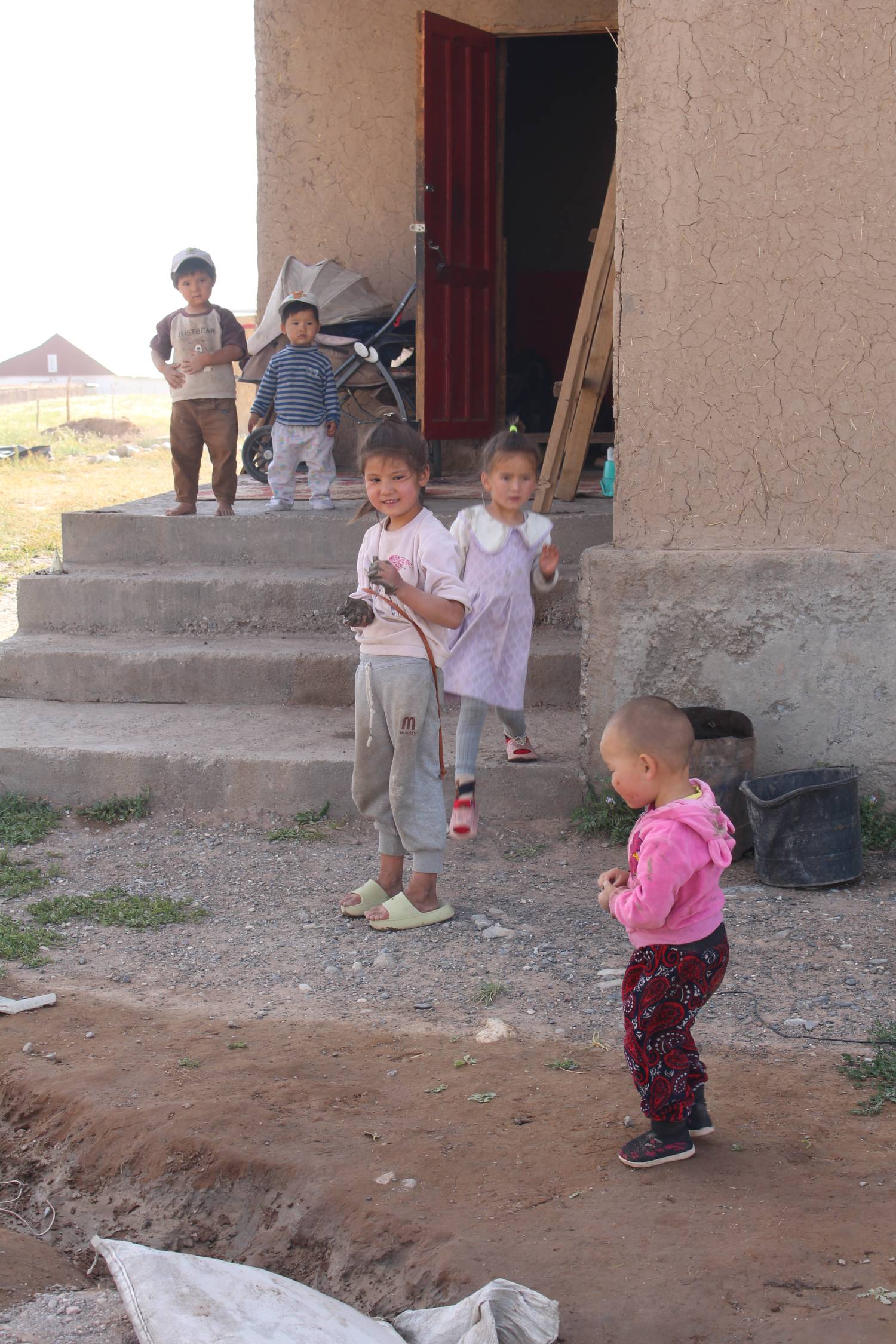 Sary-Mogol, enfants
