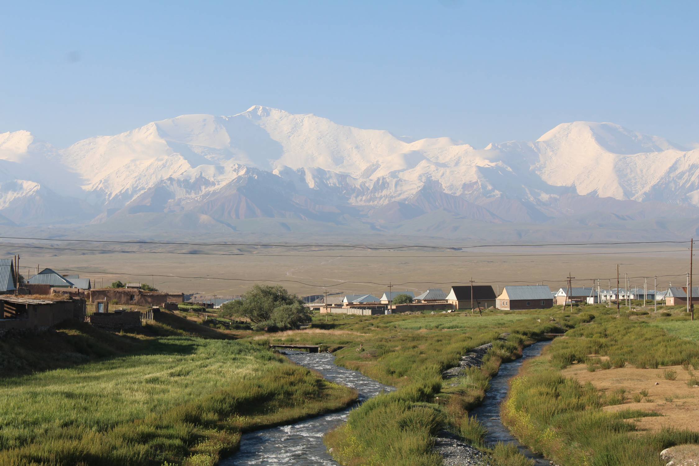 Sary-Mogol, Pic L&eacute;nine, ruisseau