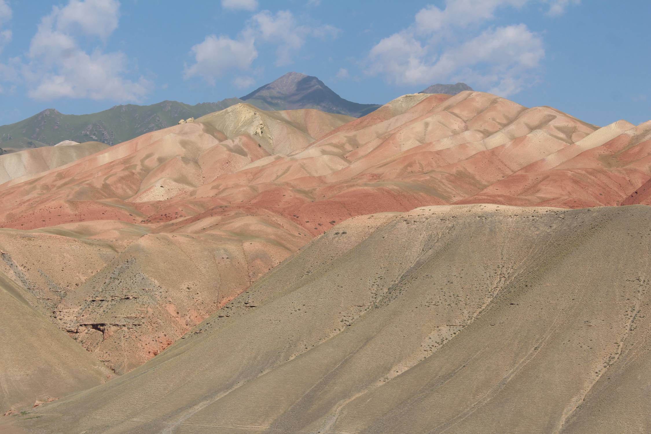 Montagnes color&eacute;es, col de Taldyk Ashuu