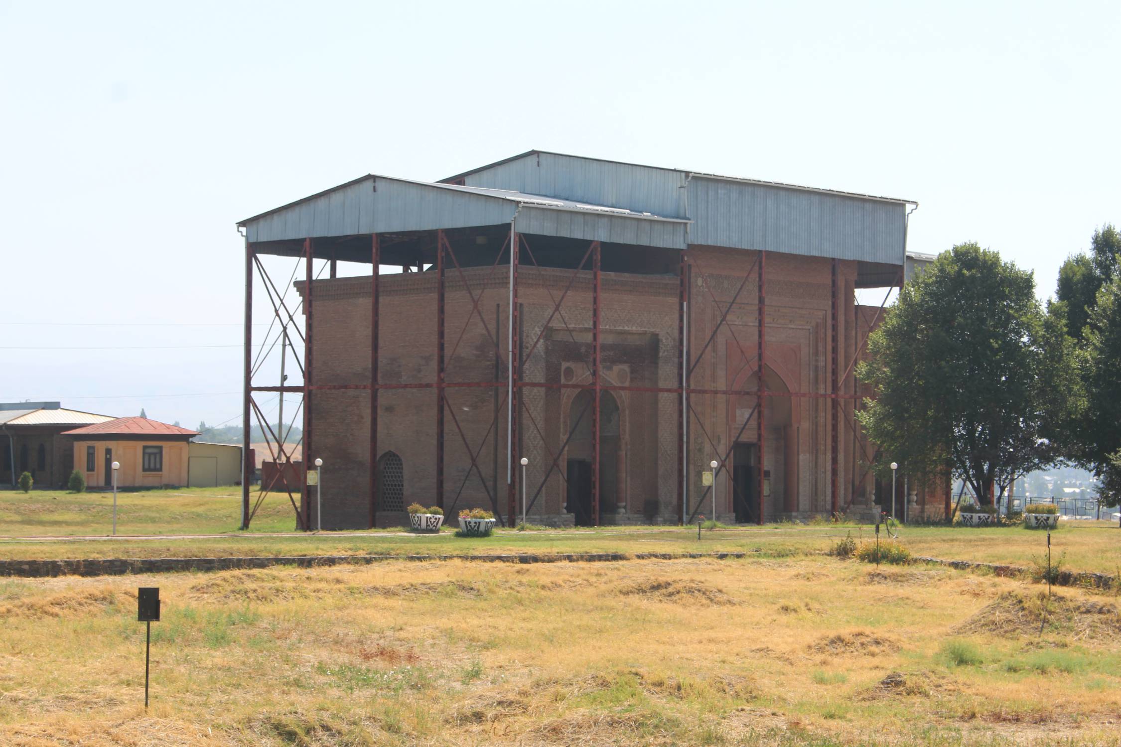 Uzgen, minaret Soudkoo