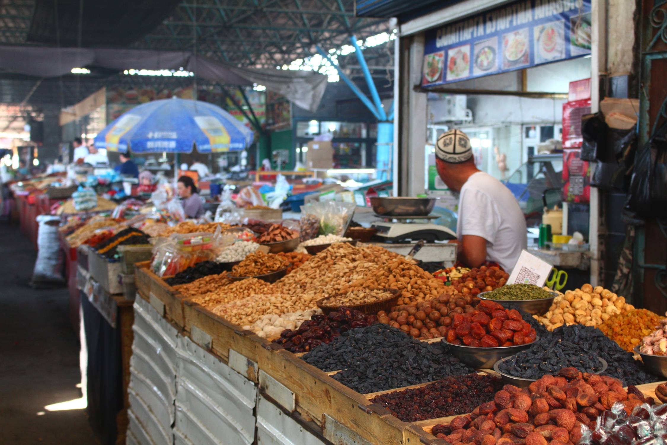 Uzgen, bazar, fruits secs