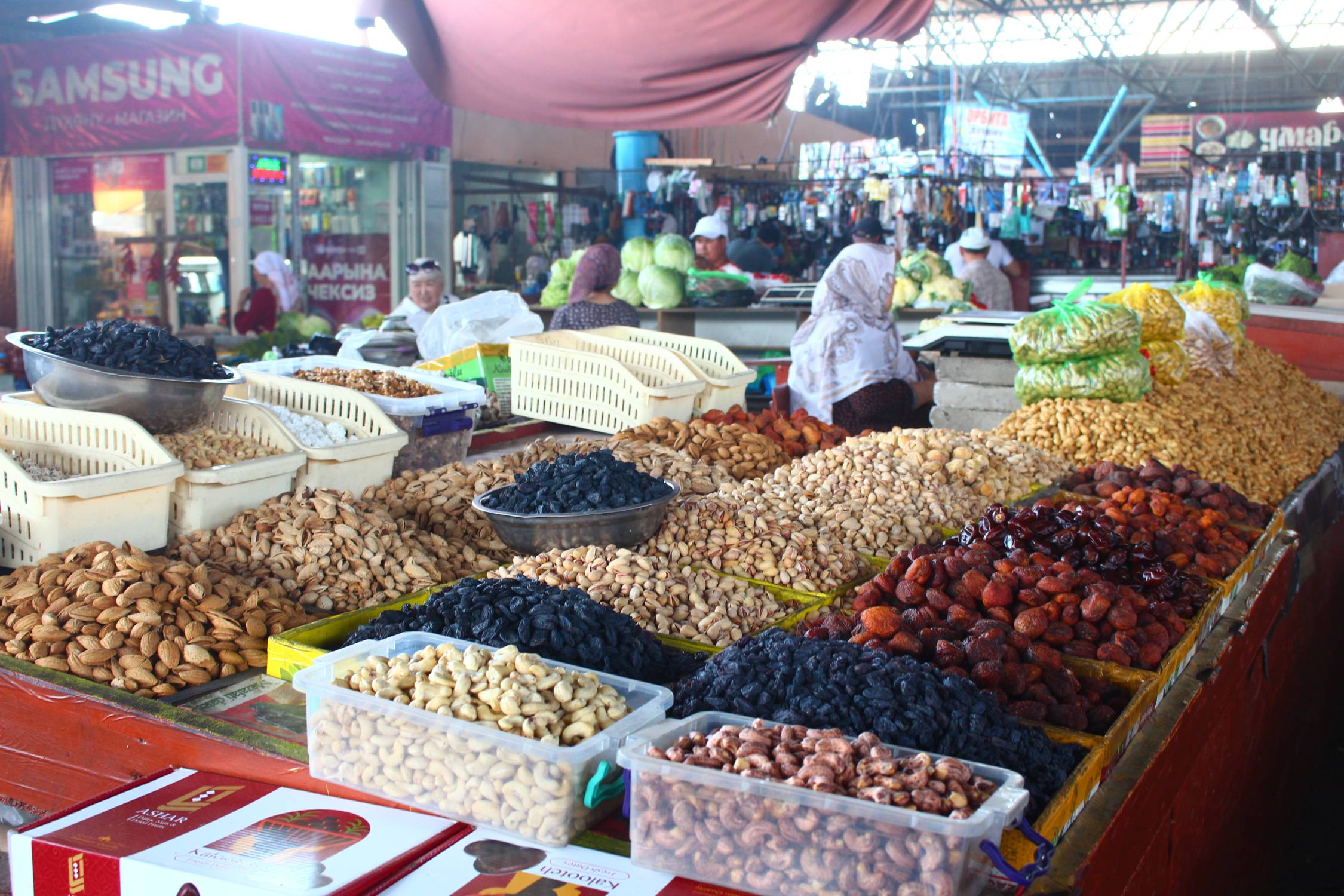 Uzgen, fruits sec,  march&eacute;