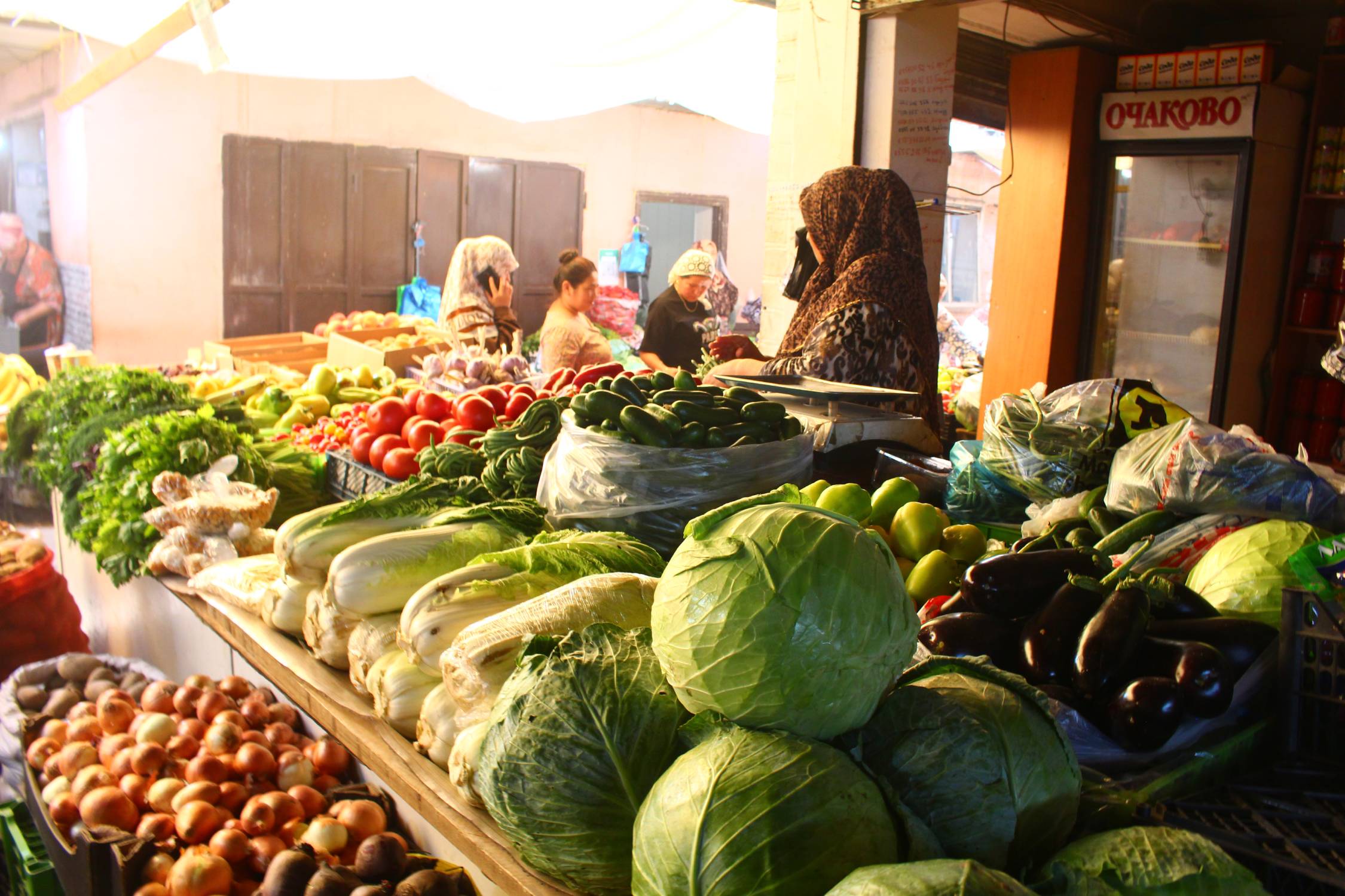 Uzgen, bazar, l&eacute;gumes