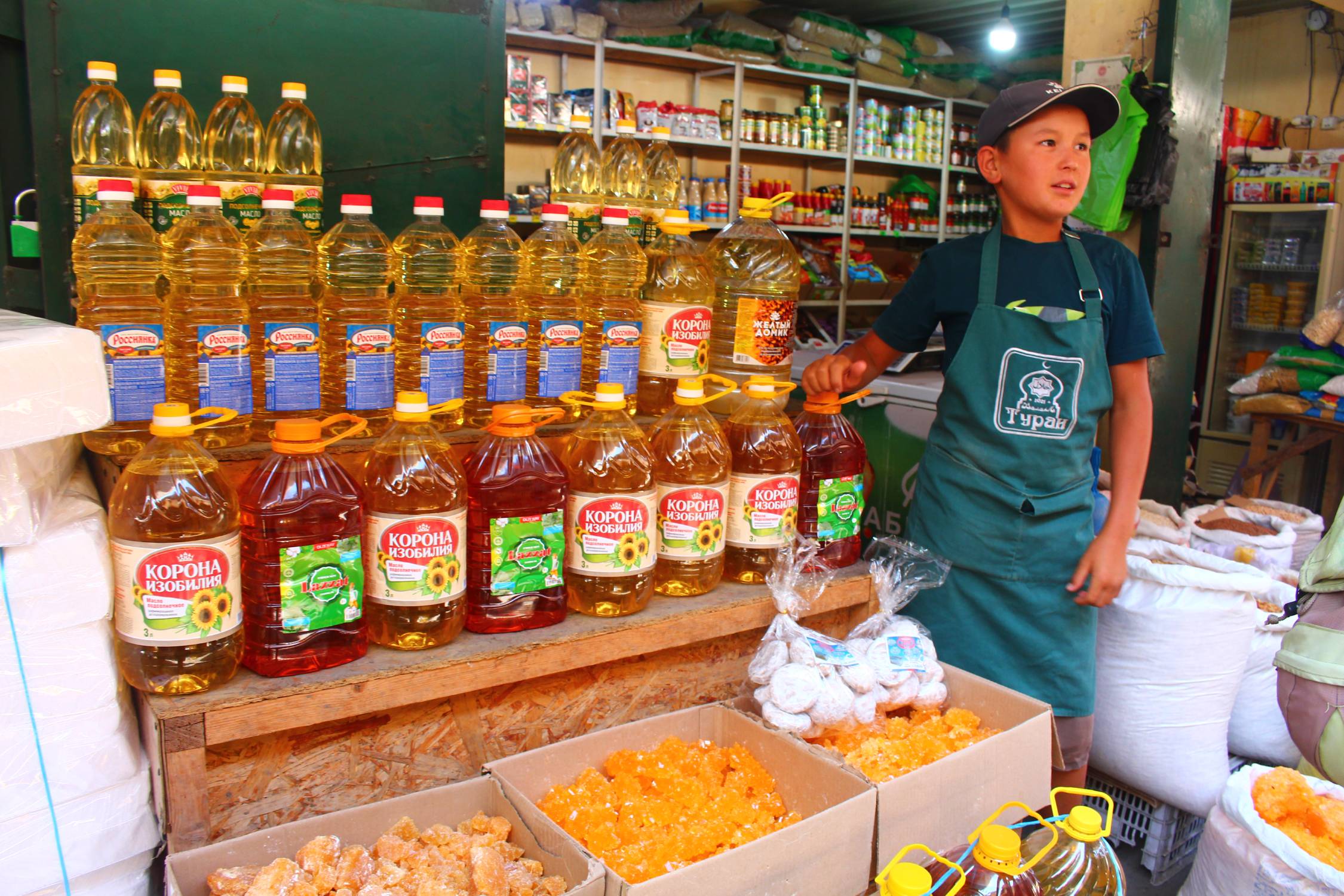 Uzgen, bazar, huiles