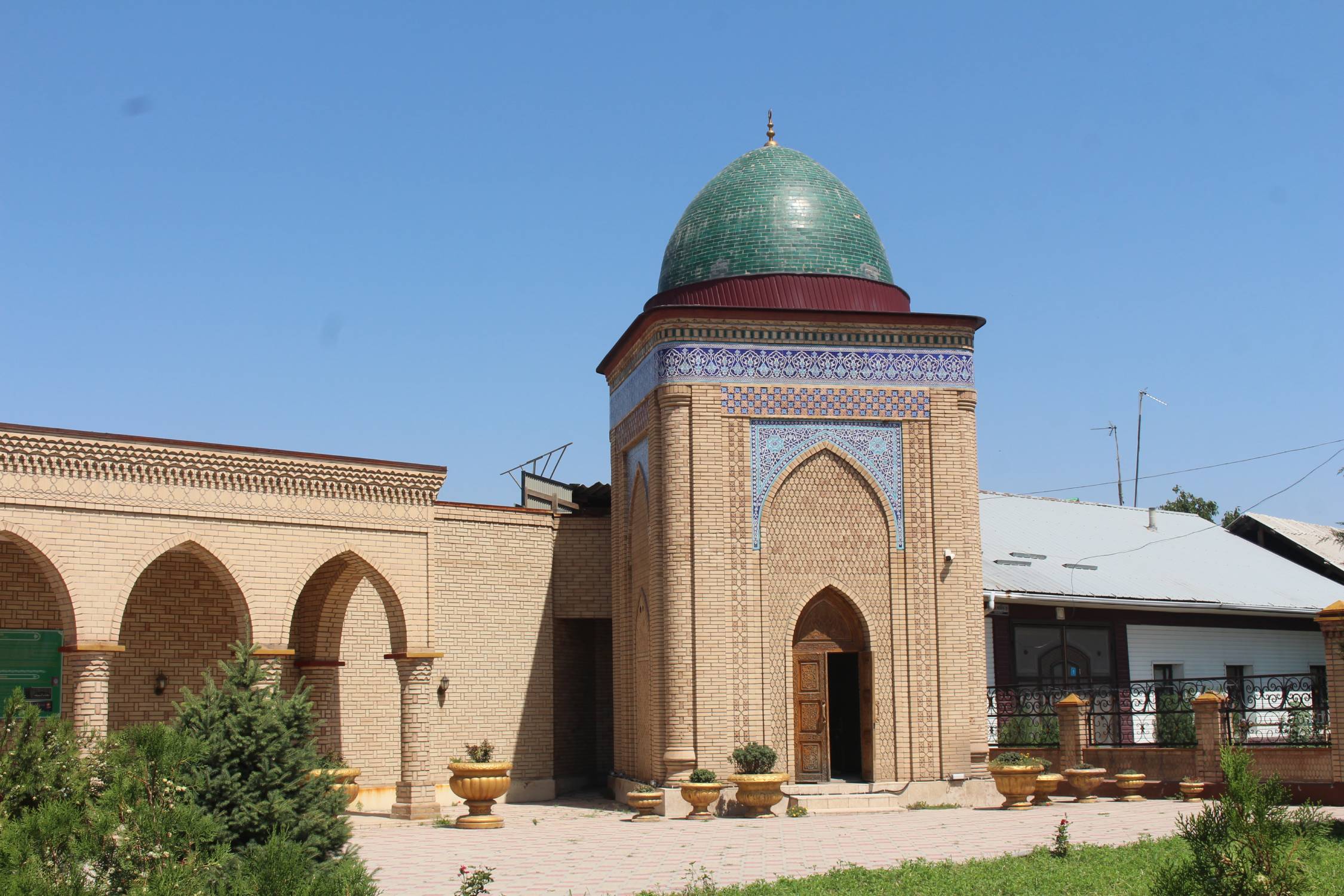 Uzgen, tombeau de l'imam Sarahsi