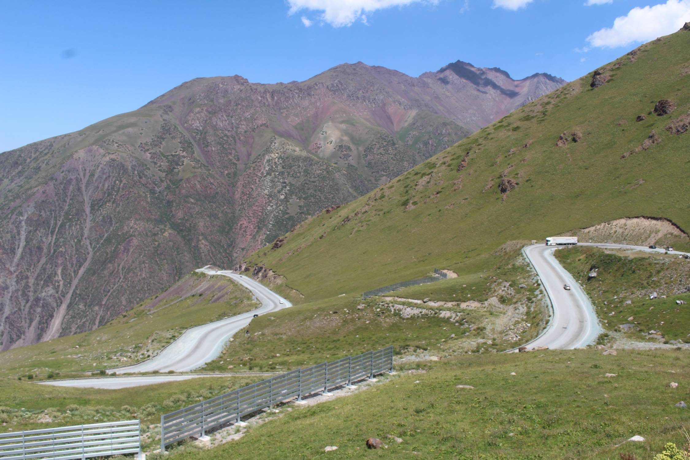 Col de Kalmak Ashuu, lacets