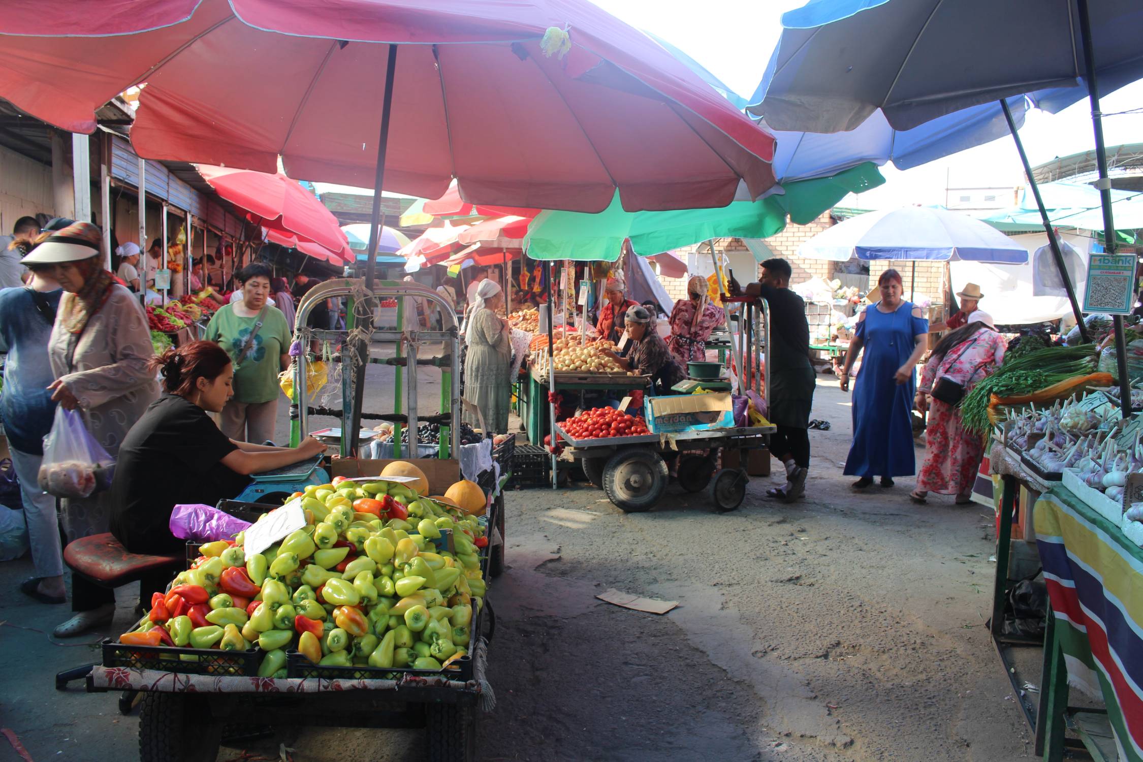 Bichkek, bazar Och, poivron