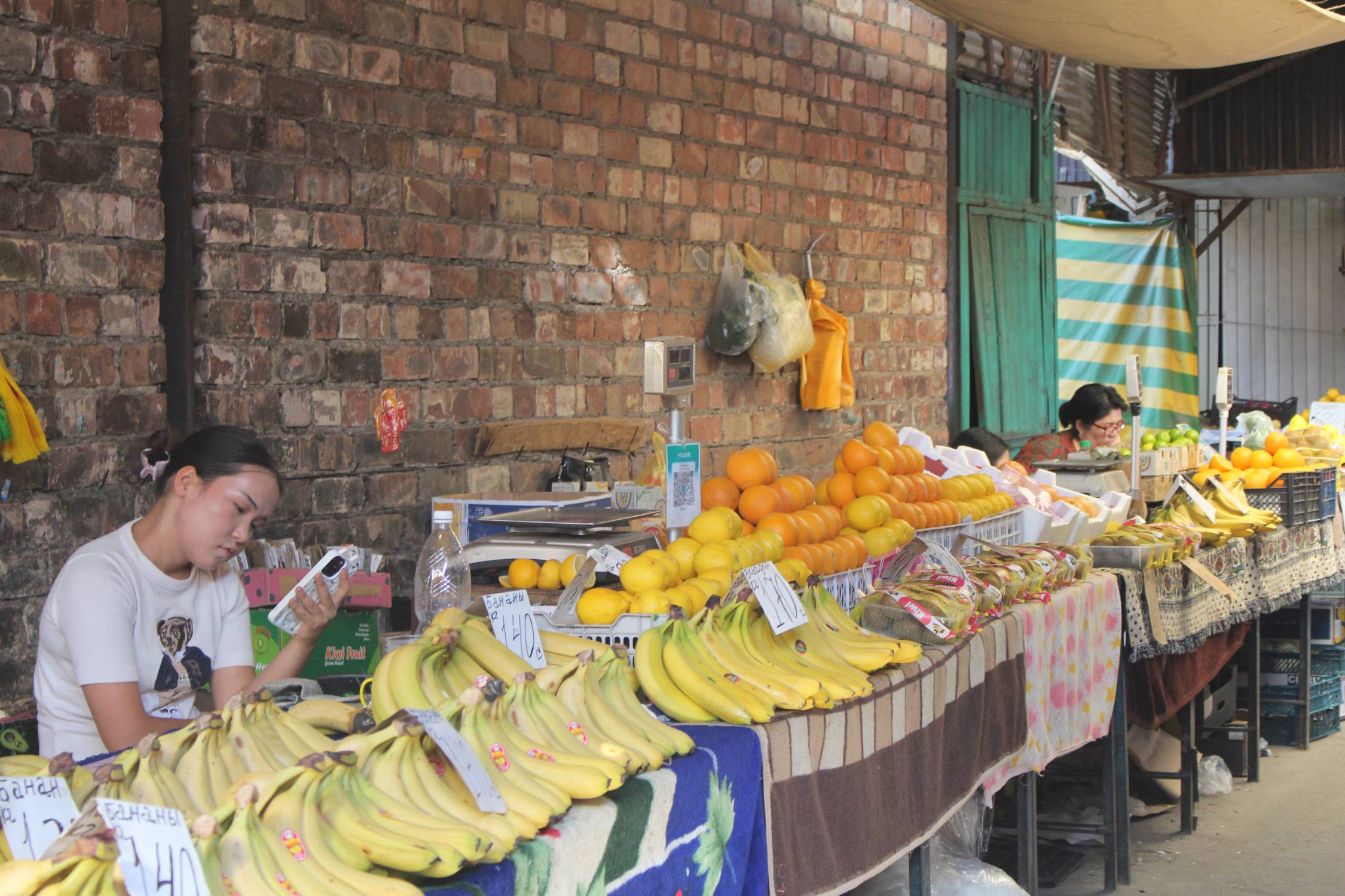 Bichkek, bazar Och, bananes