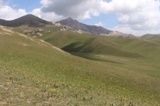 Montagnes, lac Son-Koul