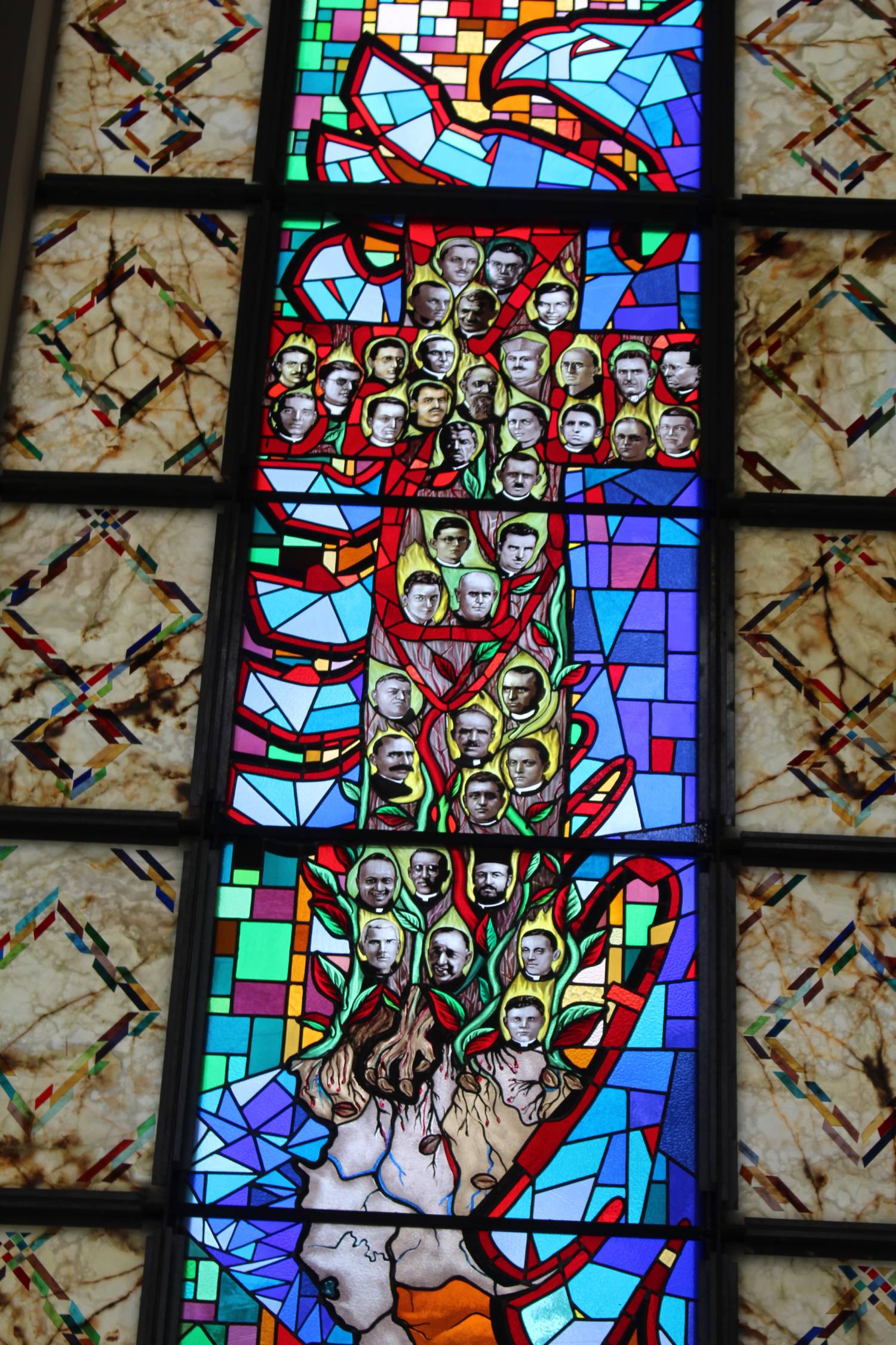 Pristina, cath&eacute;drale M&egrave;re Teresa, vitraux
