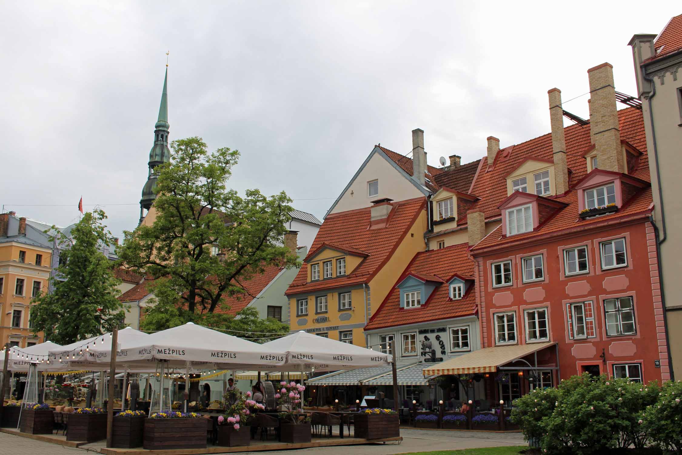 Riga, place Livu, bâtiments