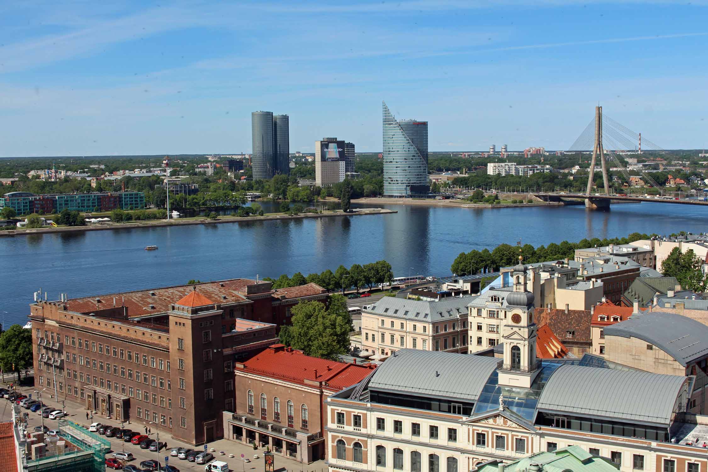 Vue de Riga, fleuve Daugava, tours