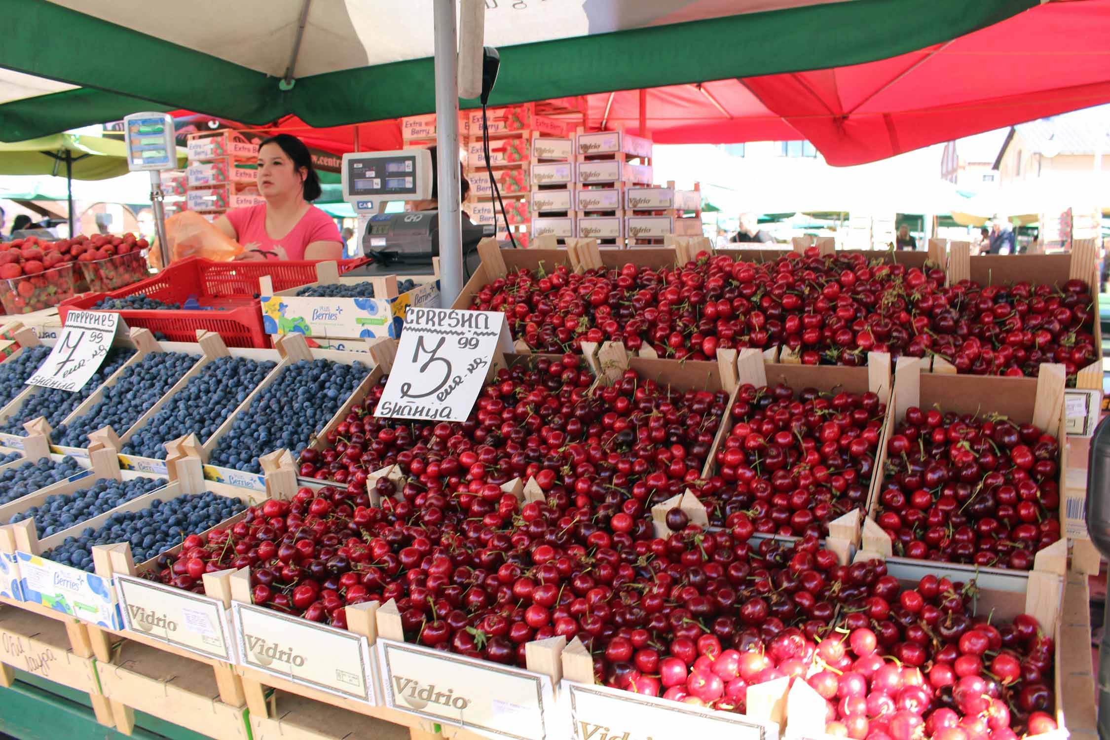 Riga, marché central, cerises