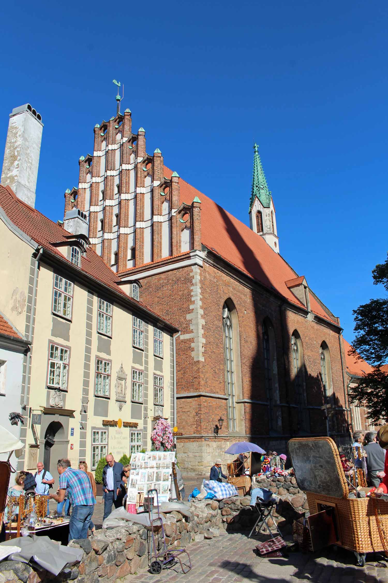 Riga, église Saint-Jean, brocante