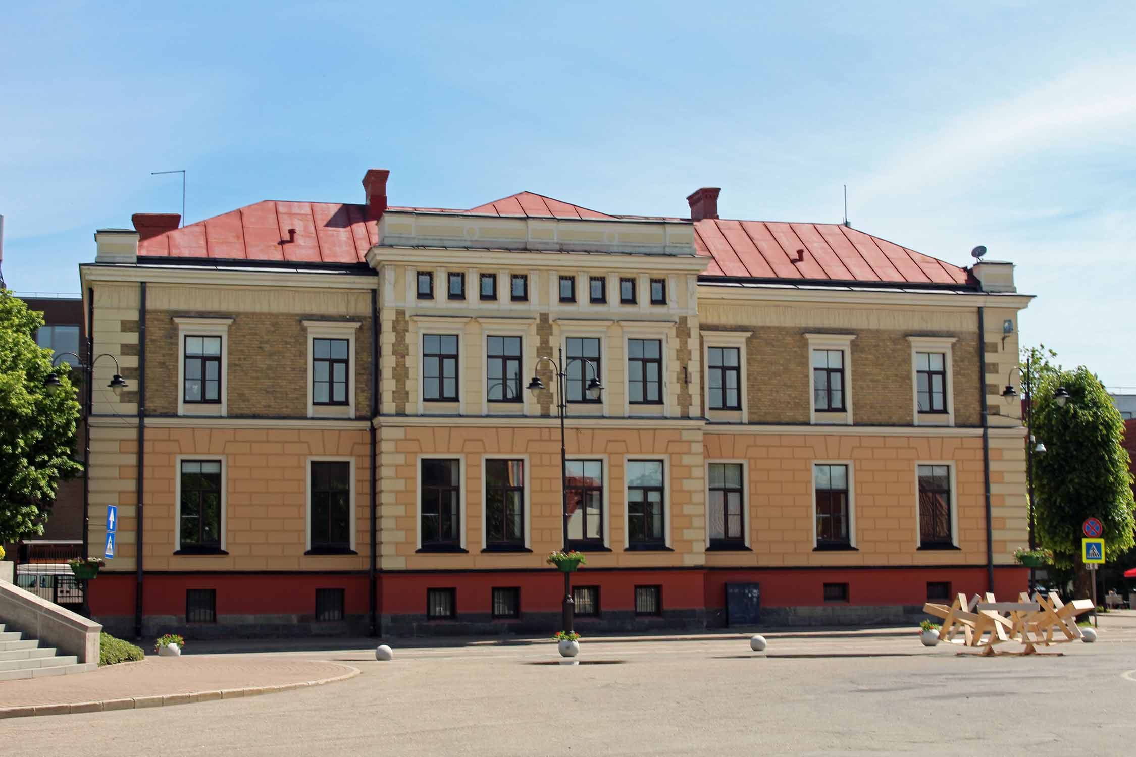 Cesis, bâtiment place Vienibas