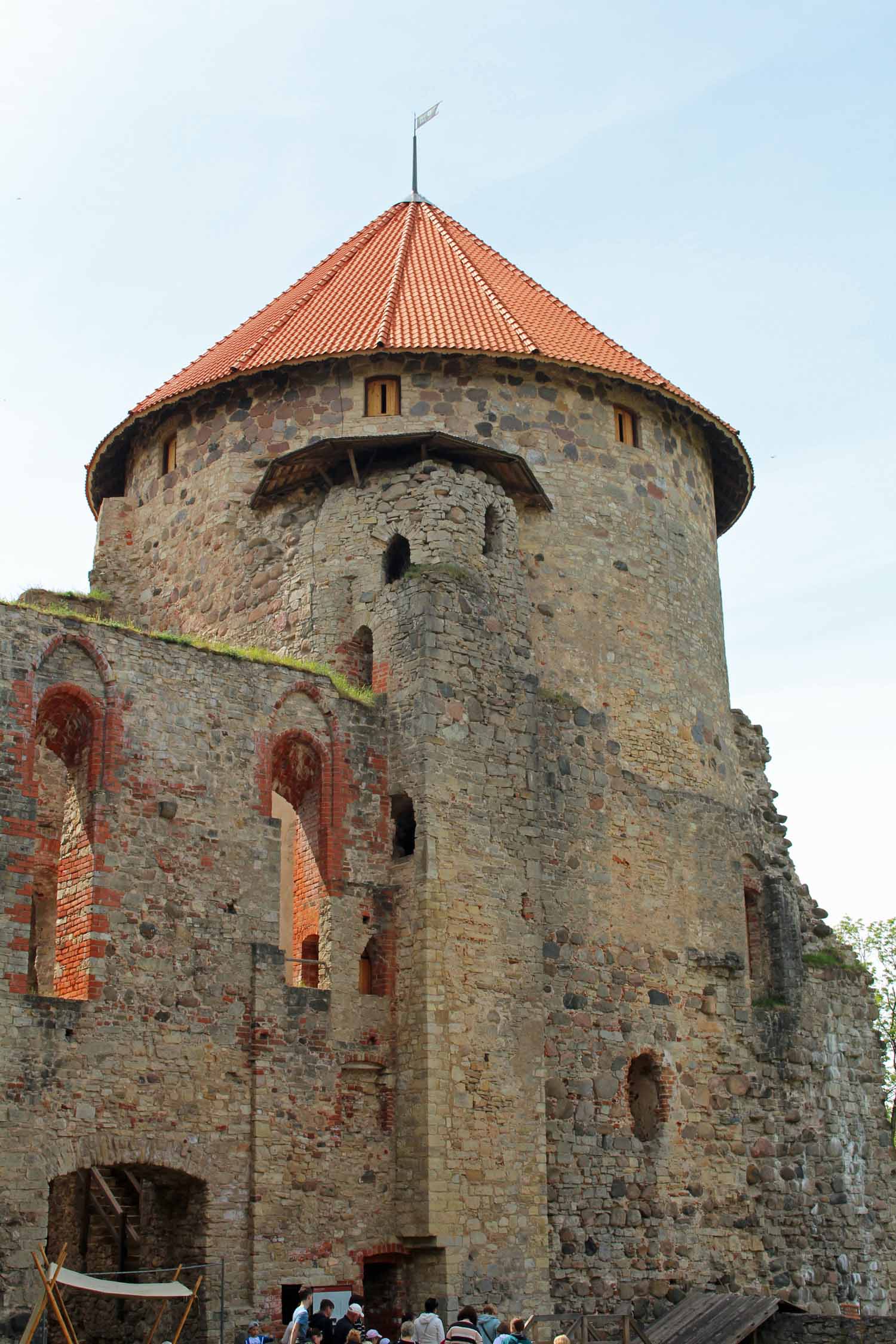 Château de Cesis, tour