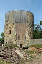 Ch&acirc;teau de Cesis, tour m&eacute;di&eacute;vale