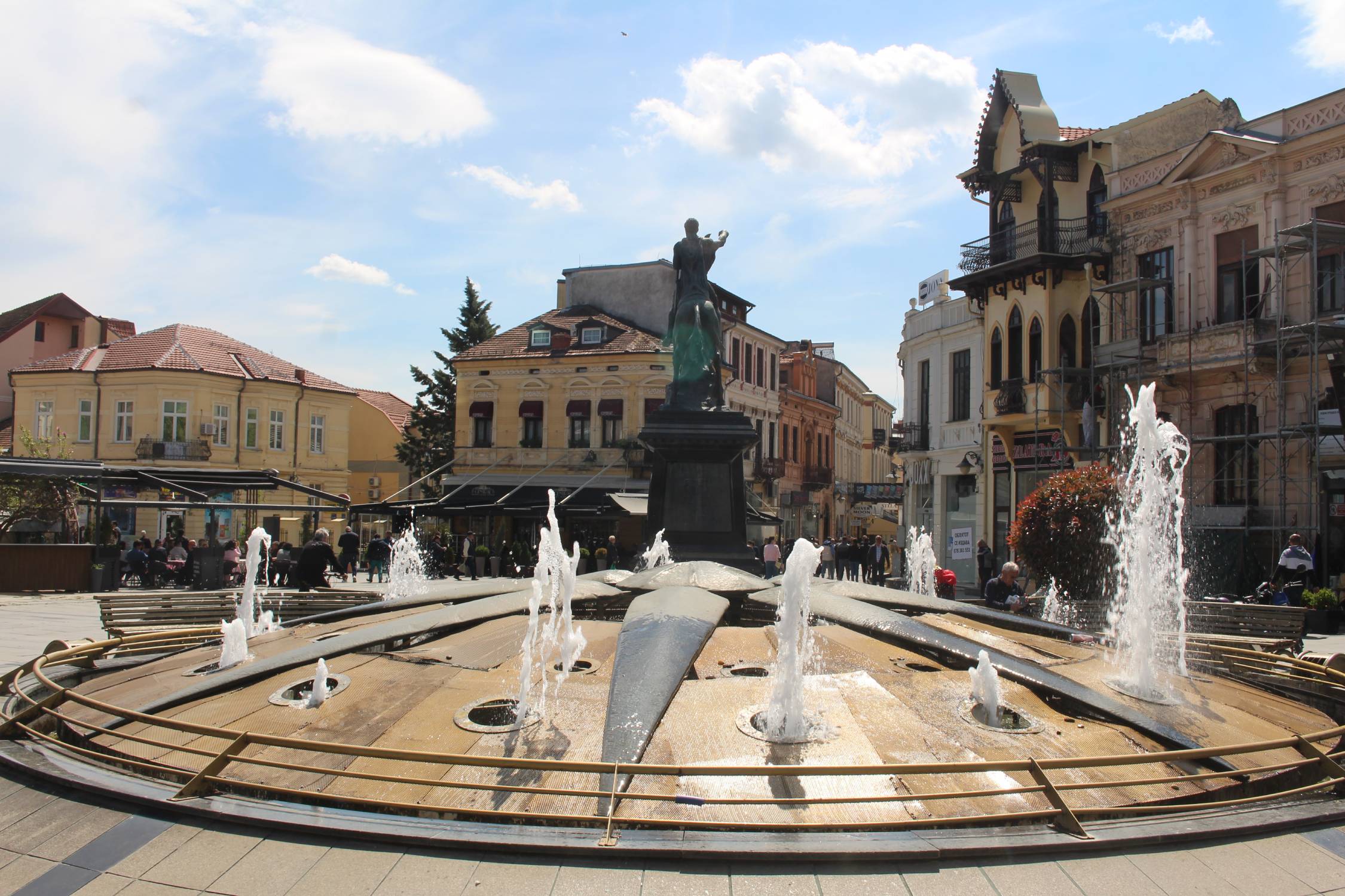 Bitola, place Magnolia, fontaine