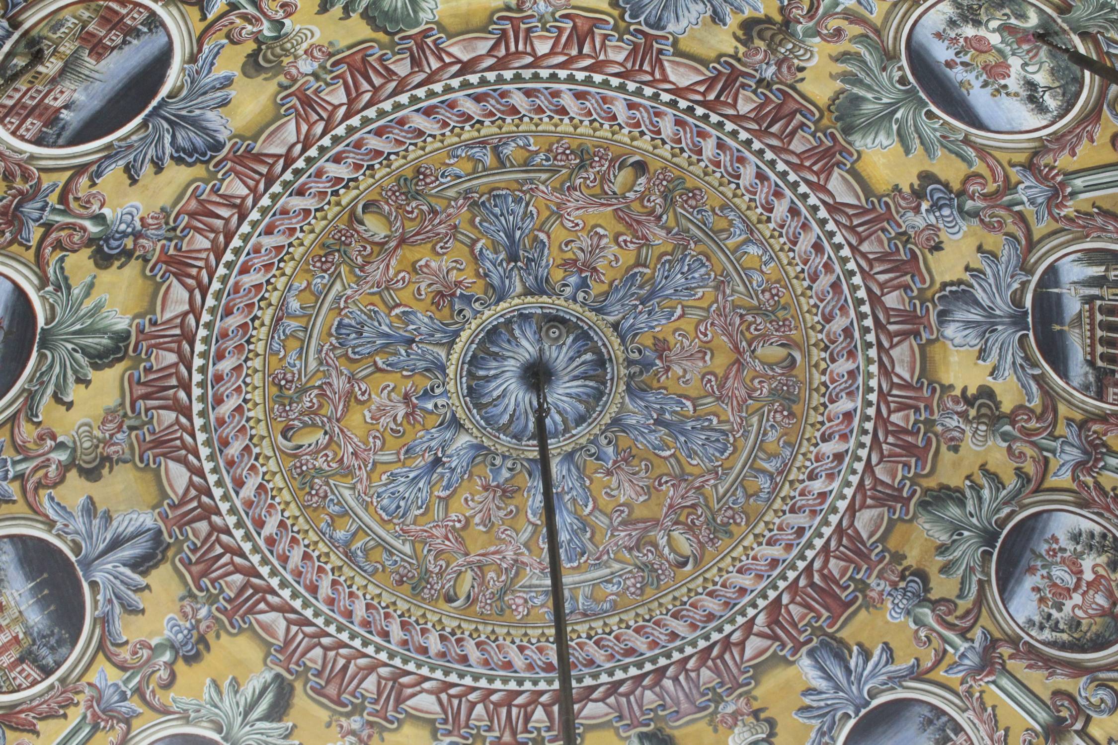Tetovo, mosqu&eacute;e peinte, plafond