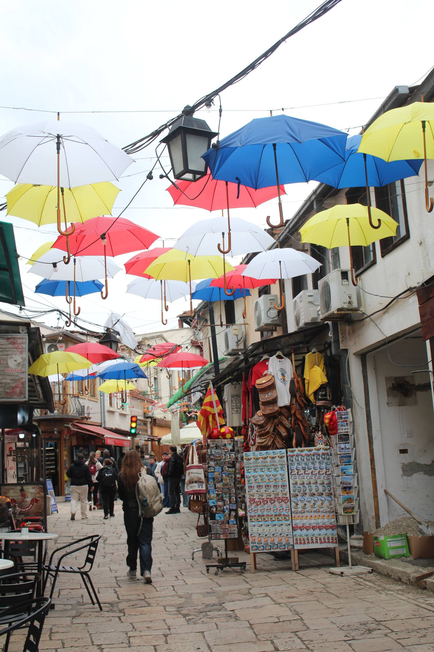 Skopje, vieux bazar, parapluies