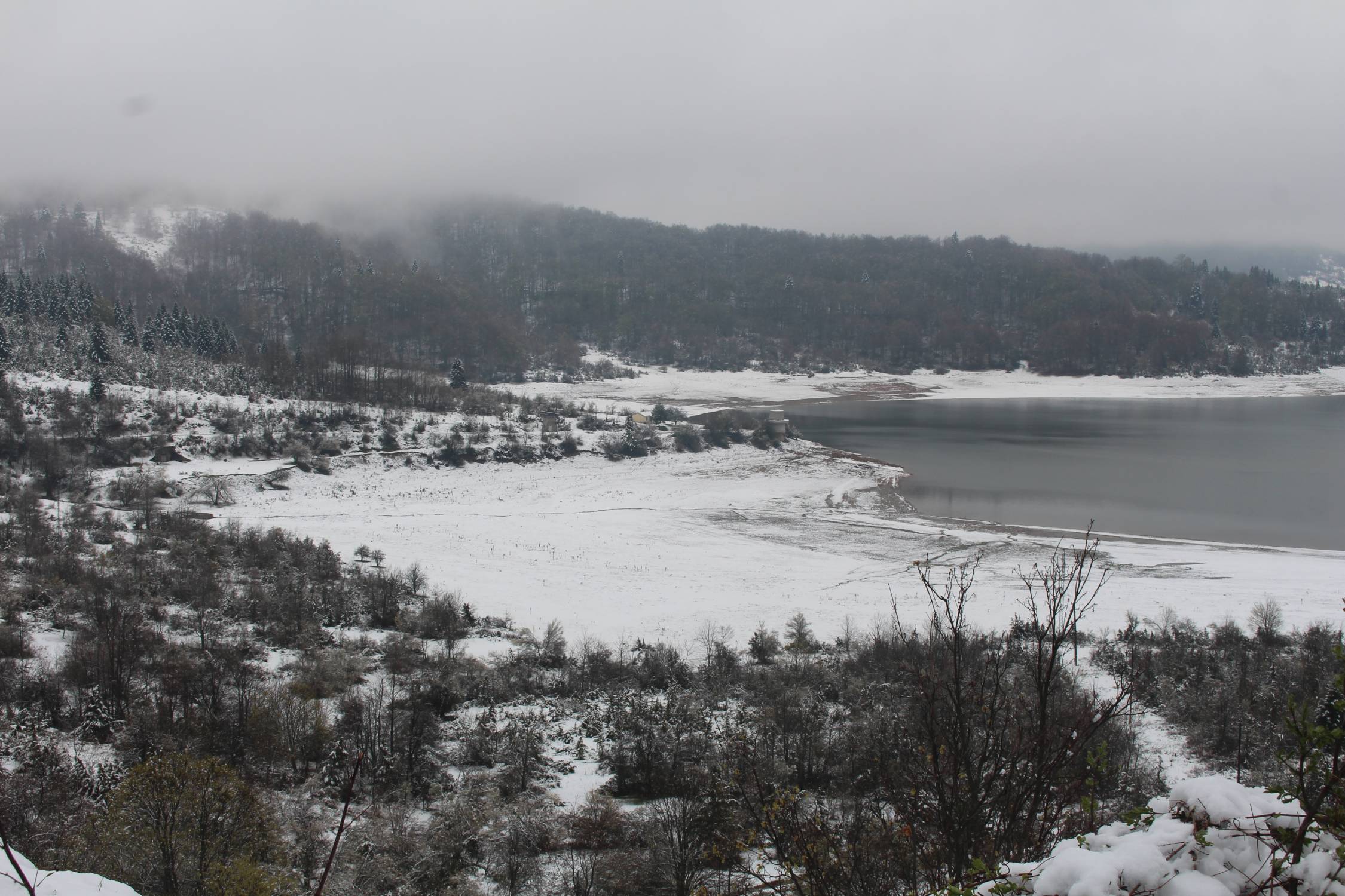 Lac de Mavroro, neige