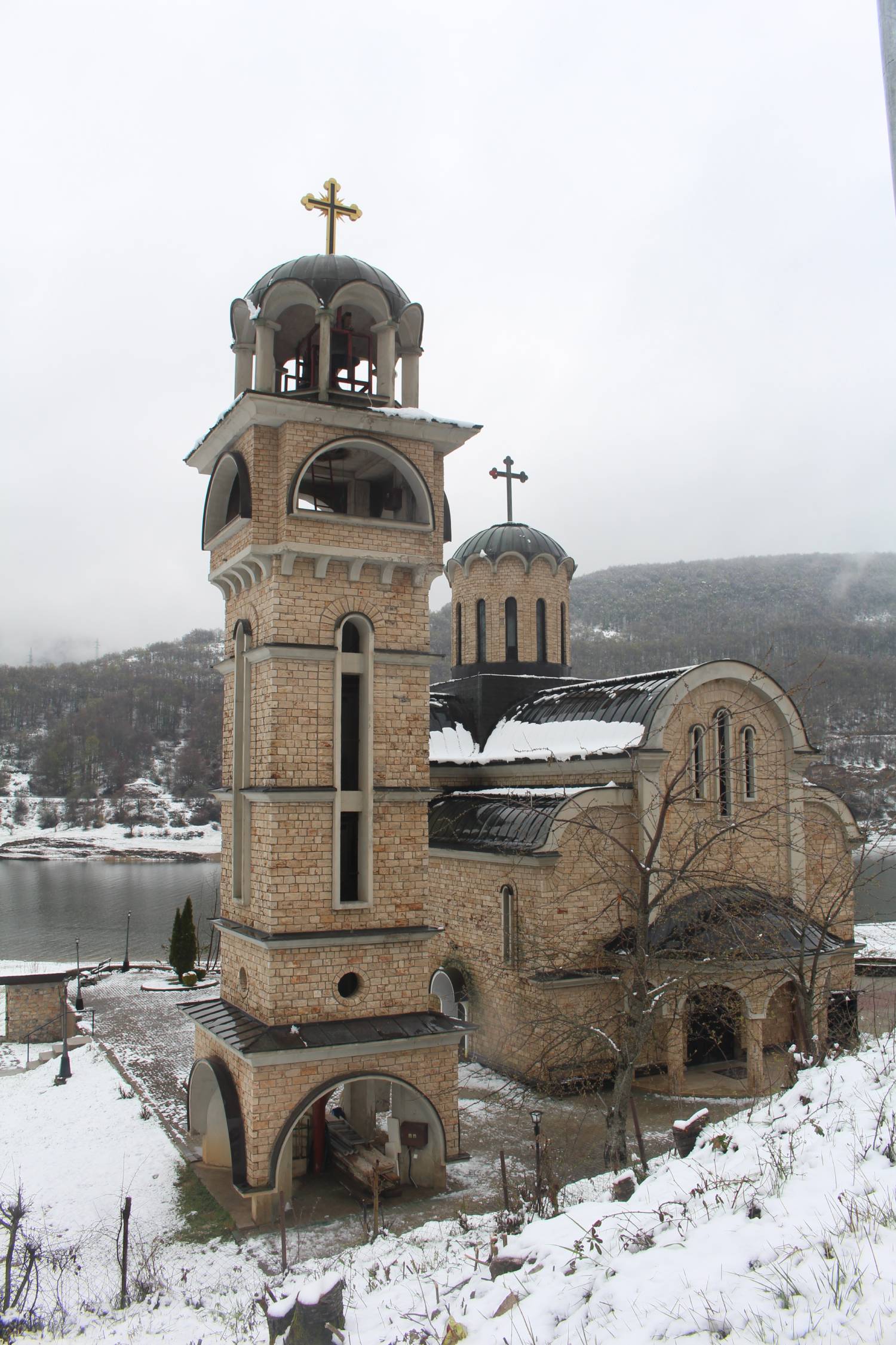 Lac de Mavroro, &eacute;glise Saint-Nicolas