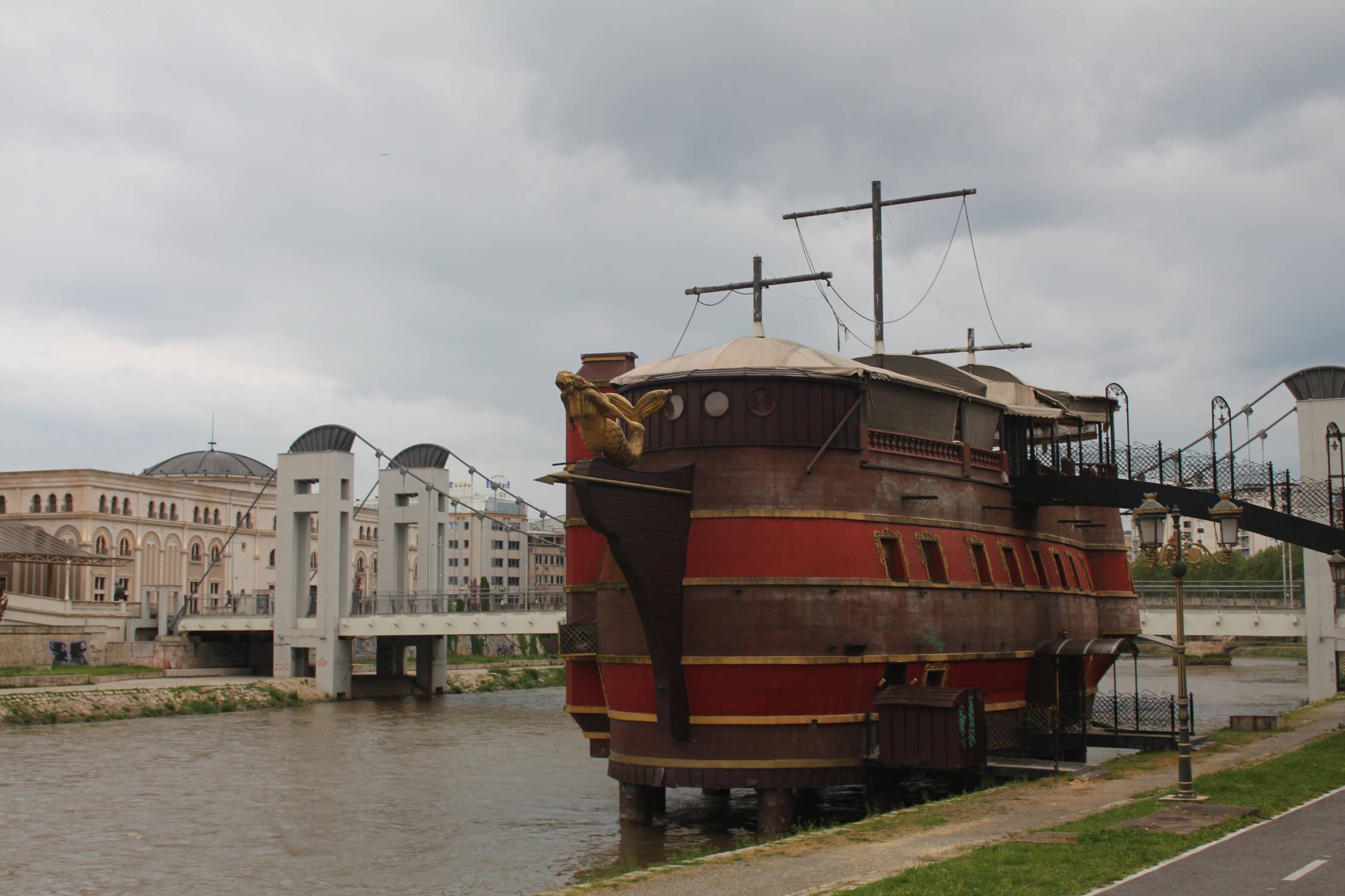 Skopje, faux galion