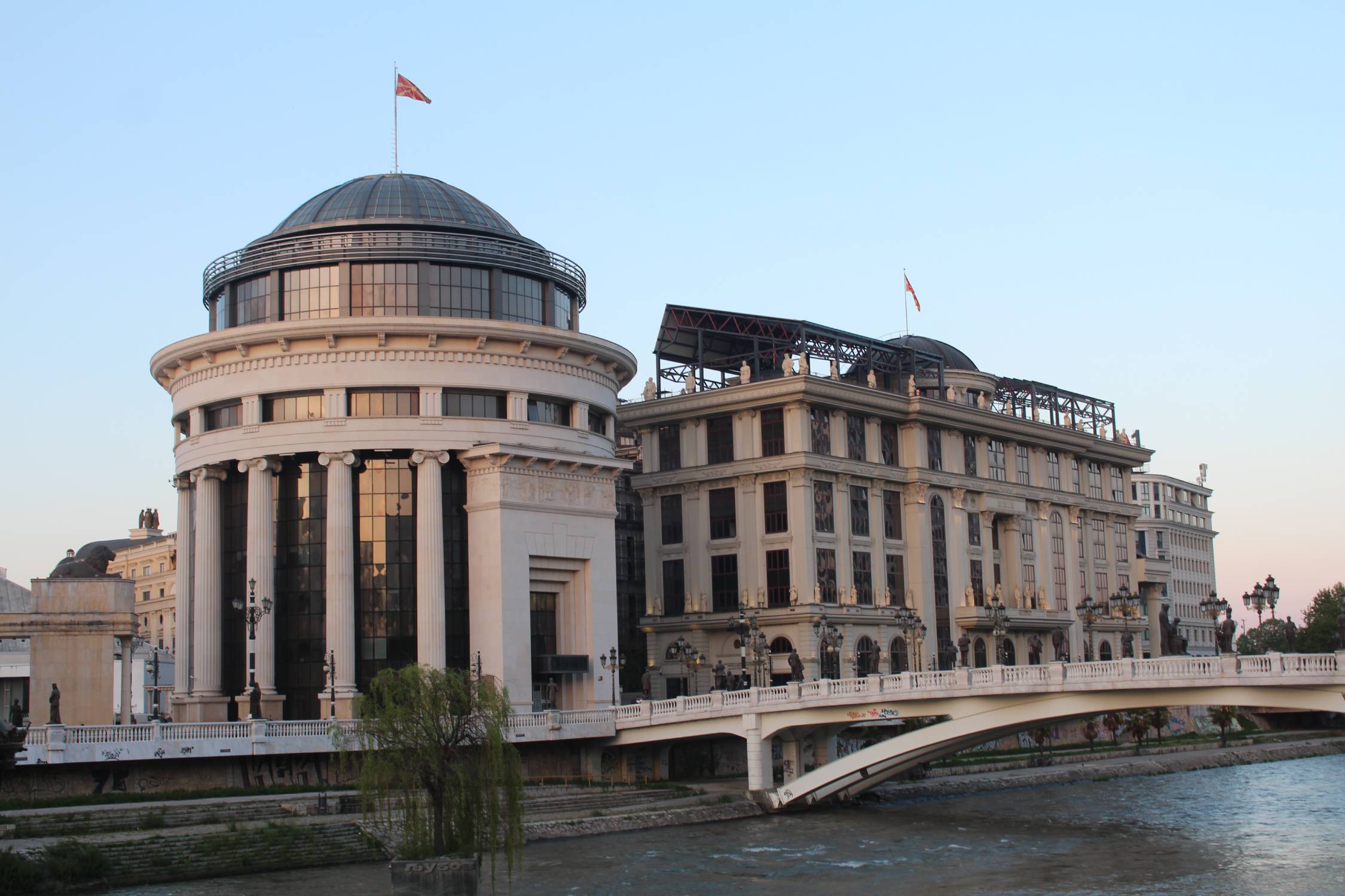 Skopje, b&acirc;timent, Police financi&egrave;re