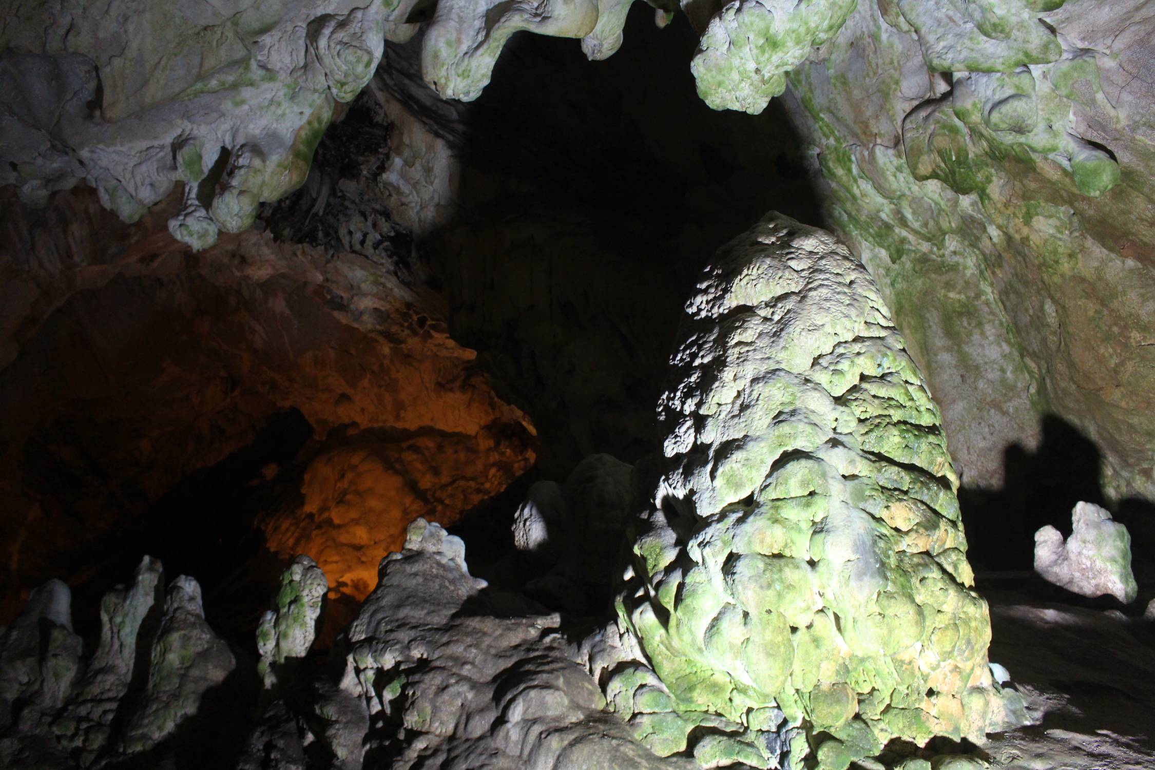 Canyon de Matka, grotte, stalagmite