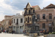 Bitola, place Magnolia, fa&ccedil;ades