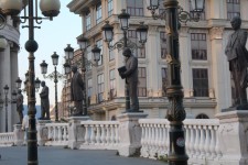Skopje, Pont de l'Art, statues