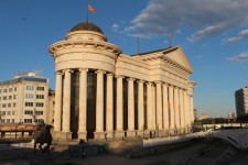 Skopje, mus&eacute;e arch&eacute;ologique, soir