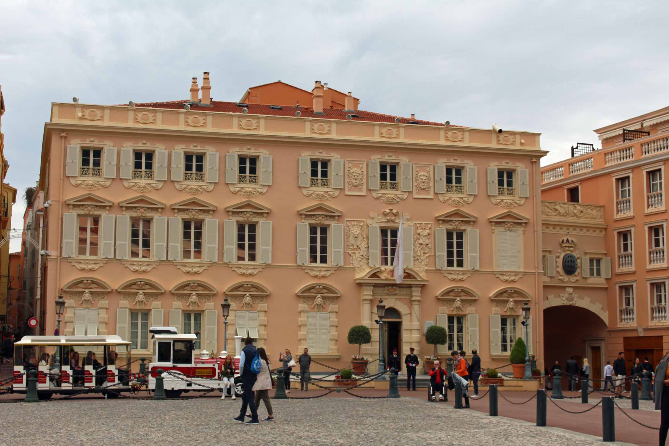 Principauté de Monaco, place du Palais, Force Publique