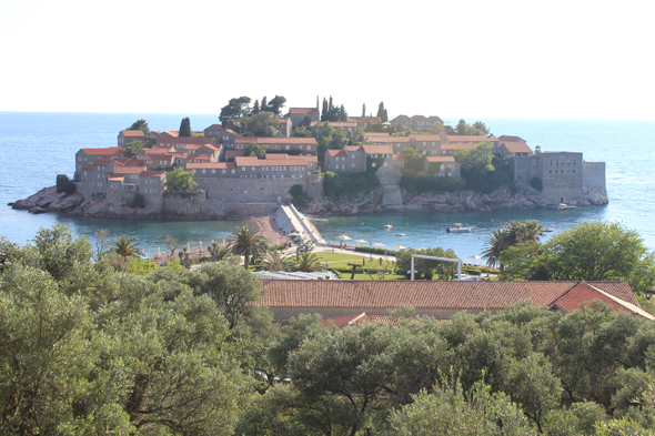 Sveti Stefan, ile