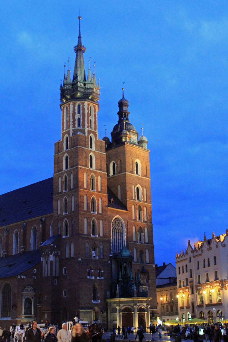 Cracovie, église Notre-Dame, nuit