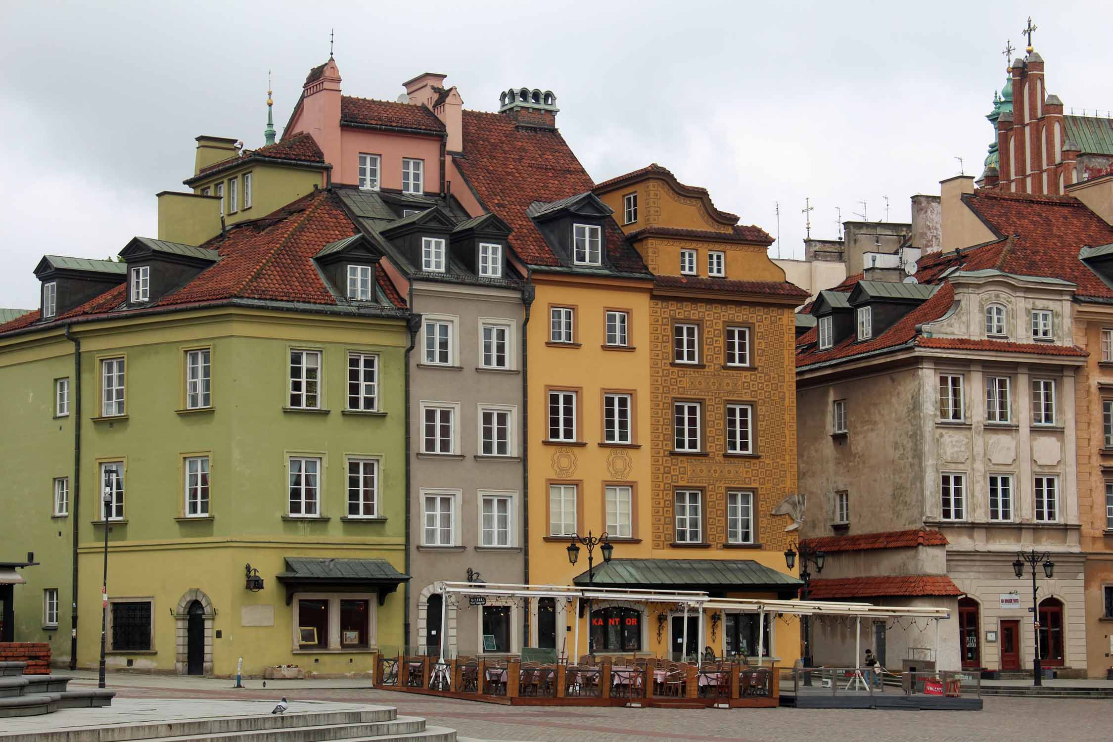 Varsovie, place Zamkovy, façades colorées