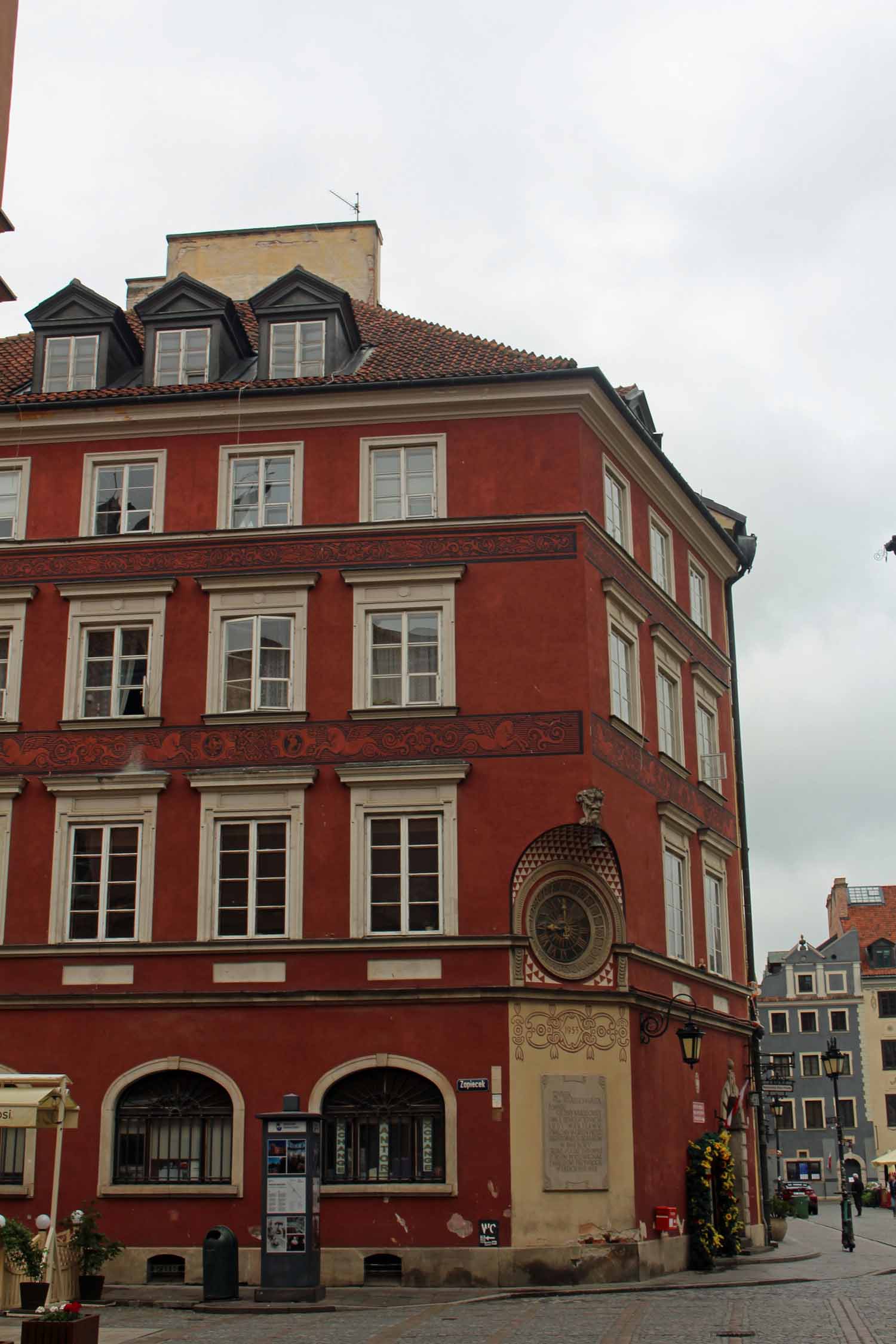 Varsovie, place de la Vieille ville, horloge