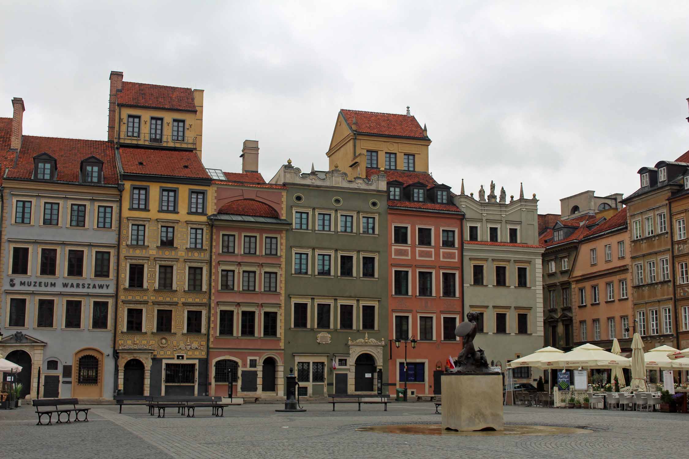 Varsovie, place de la Vieille ville, maisons colorées