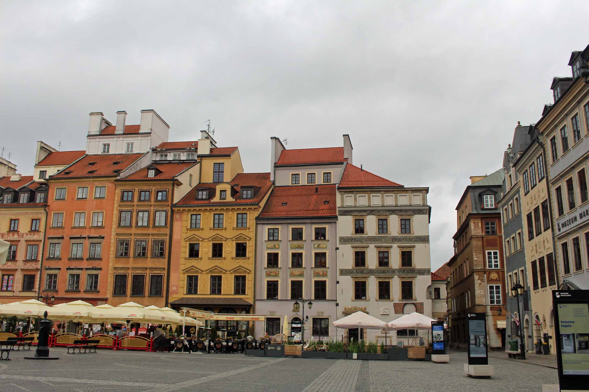 Varsovie, place de la Vieille ville, façades colorées