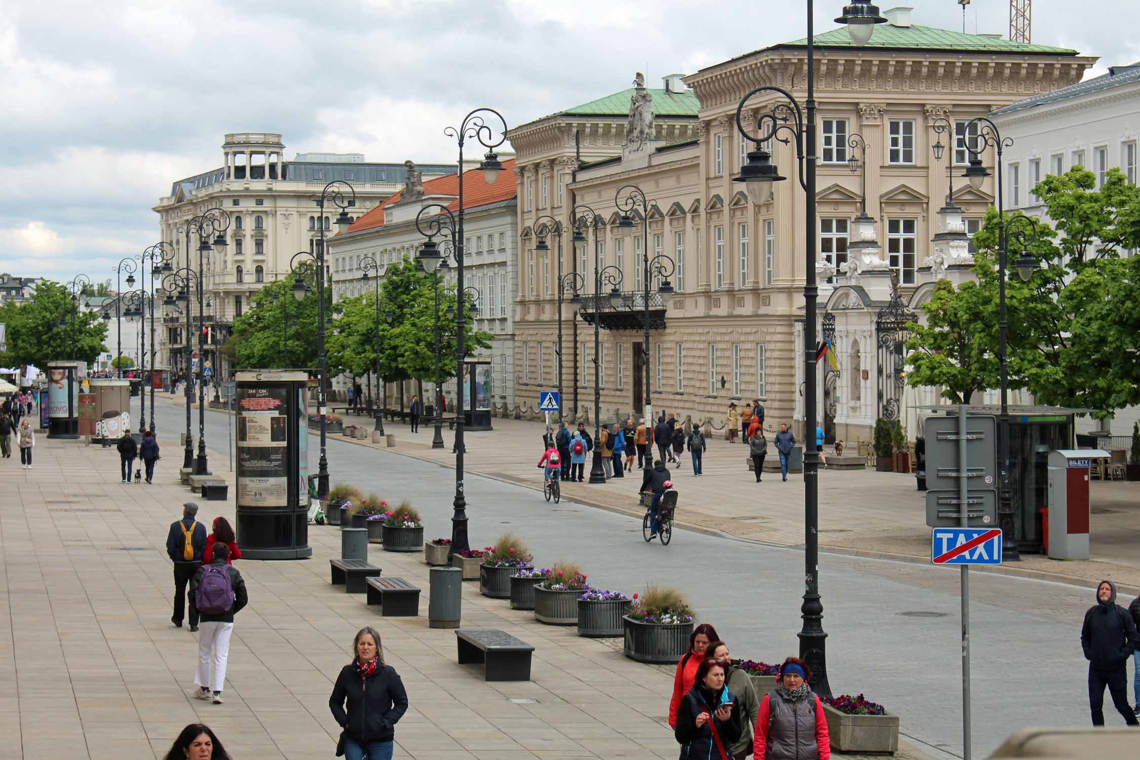 Varsovie, rue Krakowskie Przedmiescie, panorama