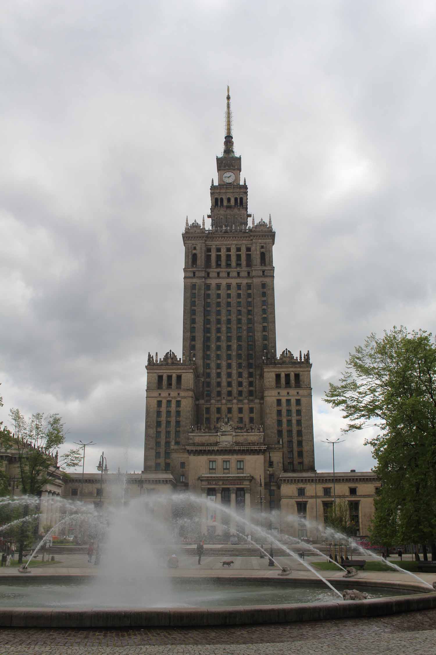 Varsovie, palais de la Culture, fontaine