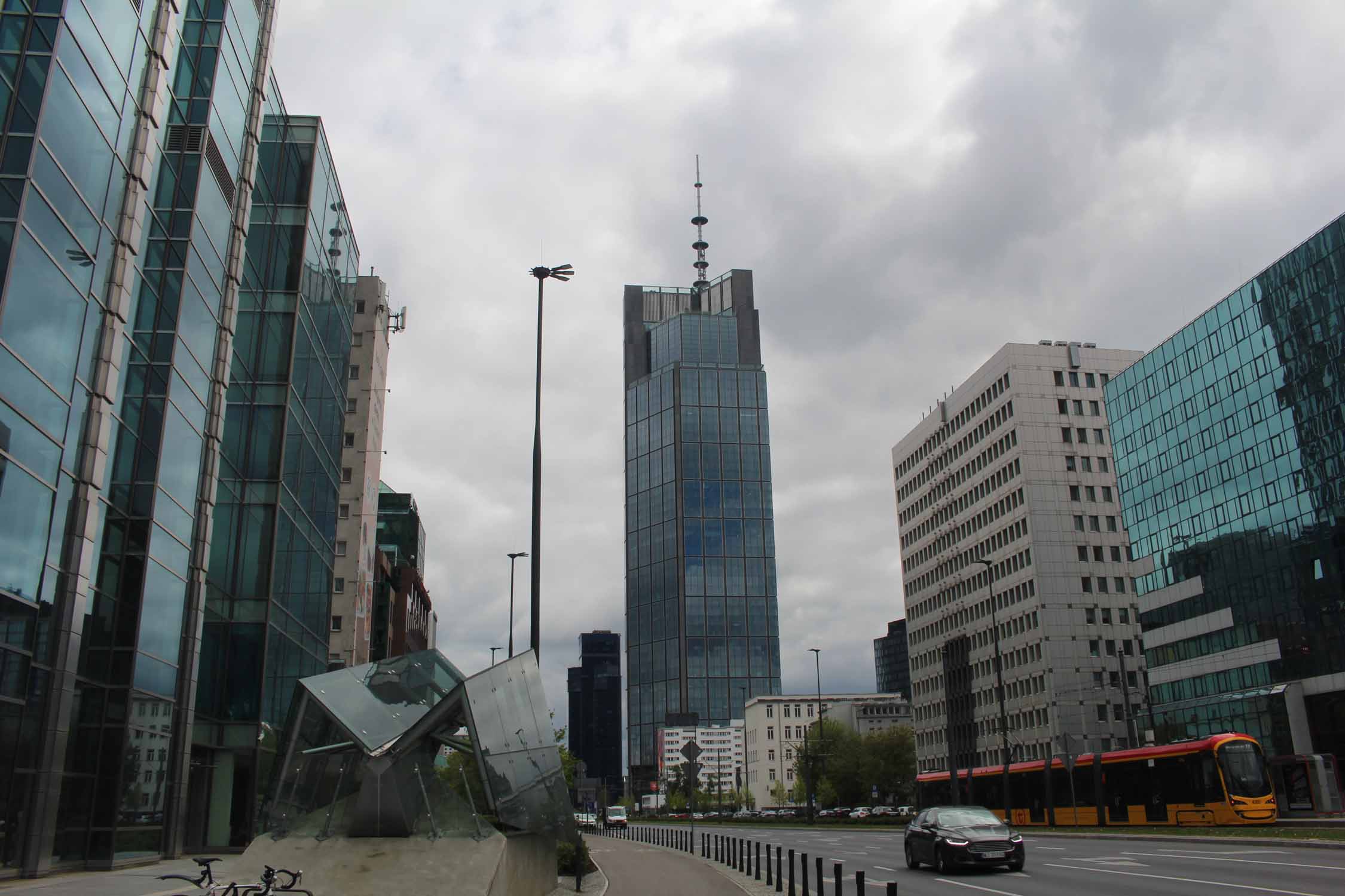 Varsovie, centre moderne, rue Jana Pawla II