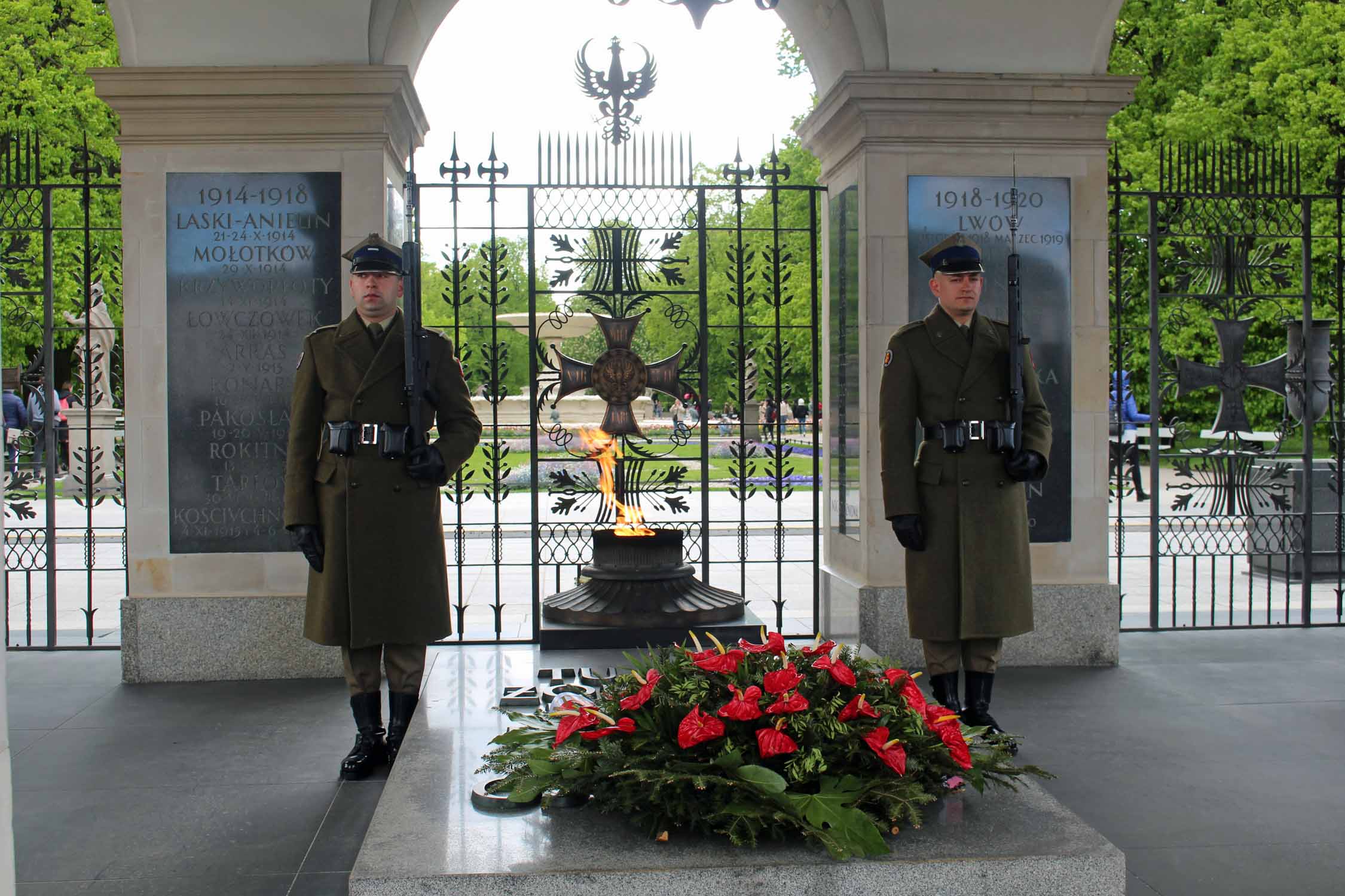 Varsovie, tombe du Soldat Inconnu, soldats