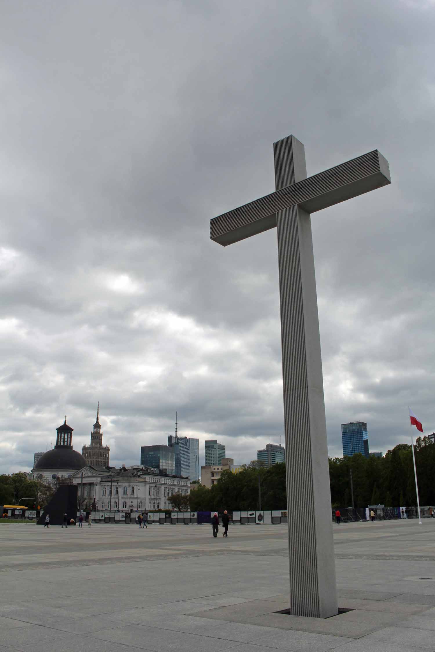Varsovie, croix papale Jean Paul II