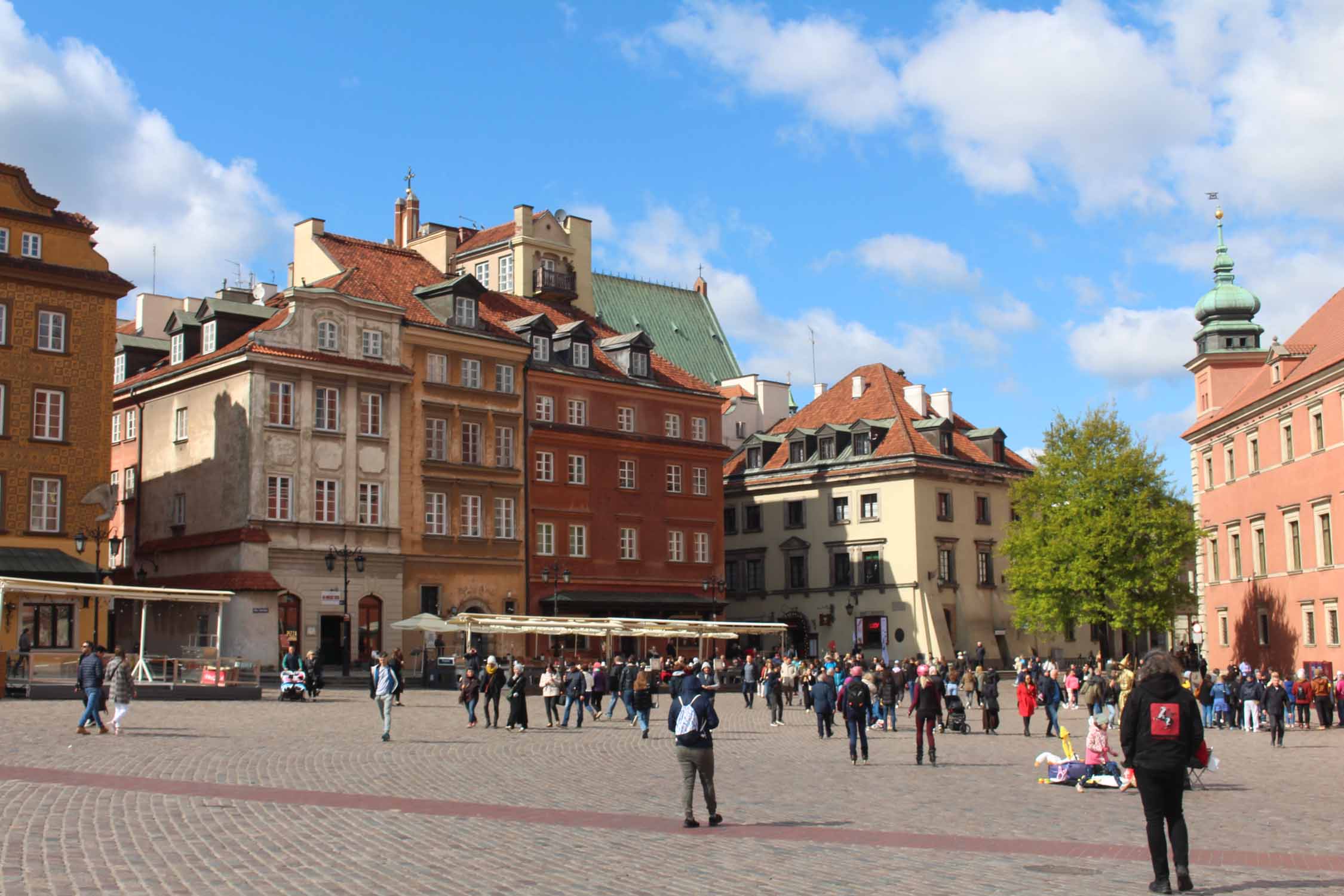 Place Zamkovy, maisons colorées Varsovie