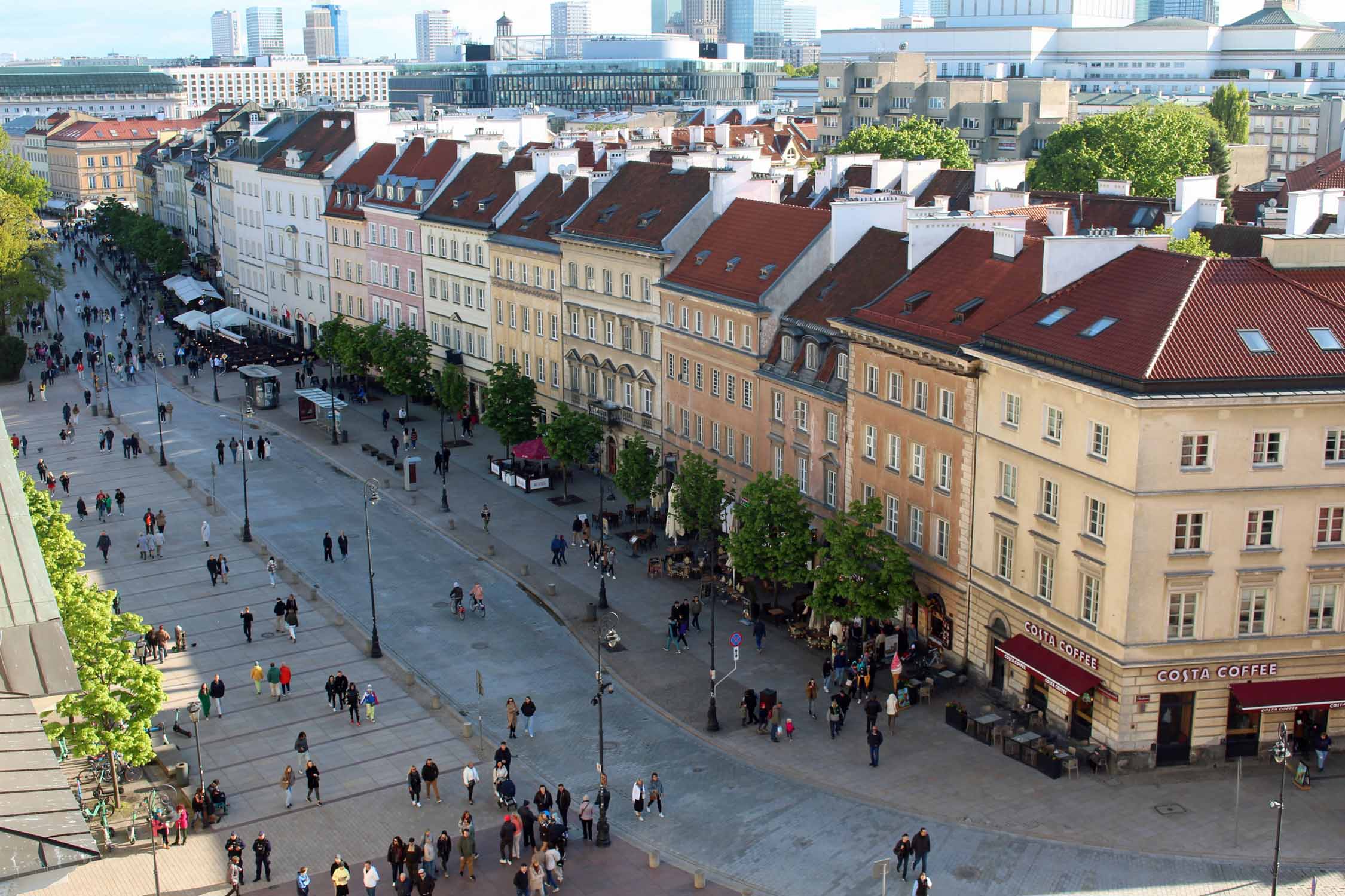 Varsovie, rue Krakowskie Przedmiescie, panorama