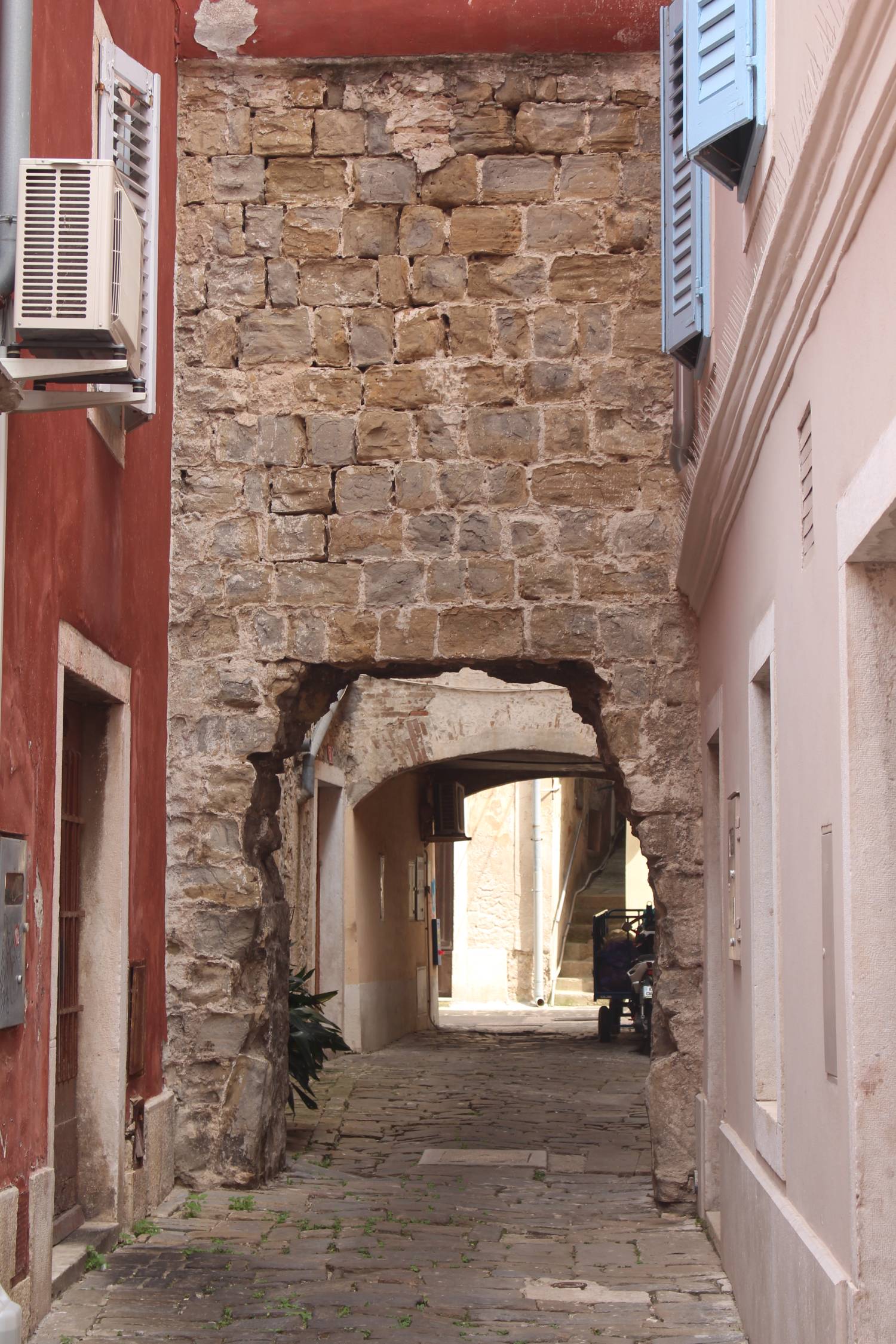 Piran, ruelle, porche