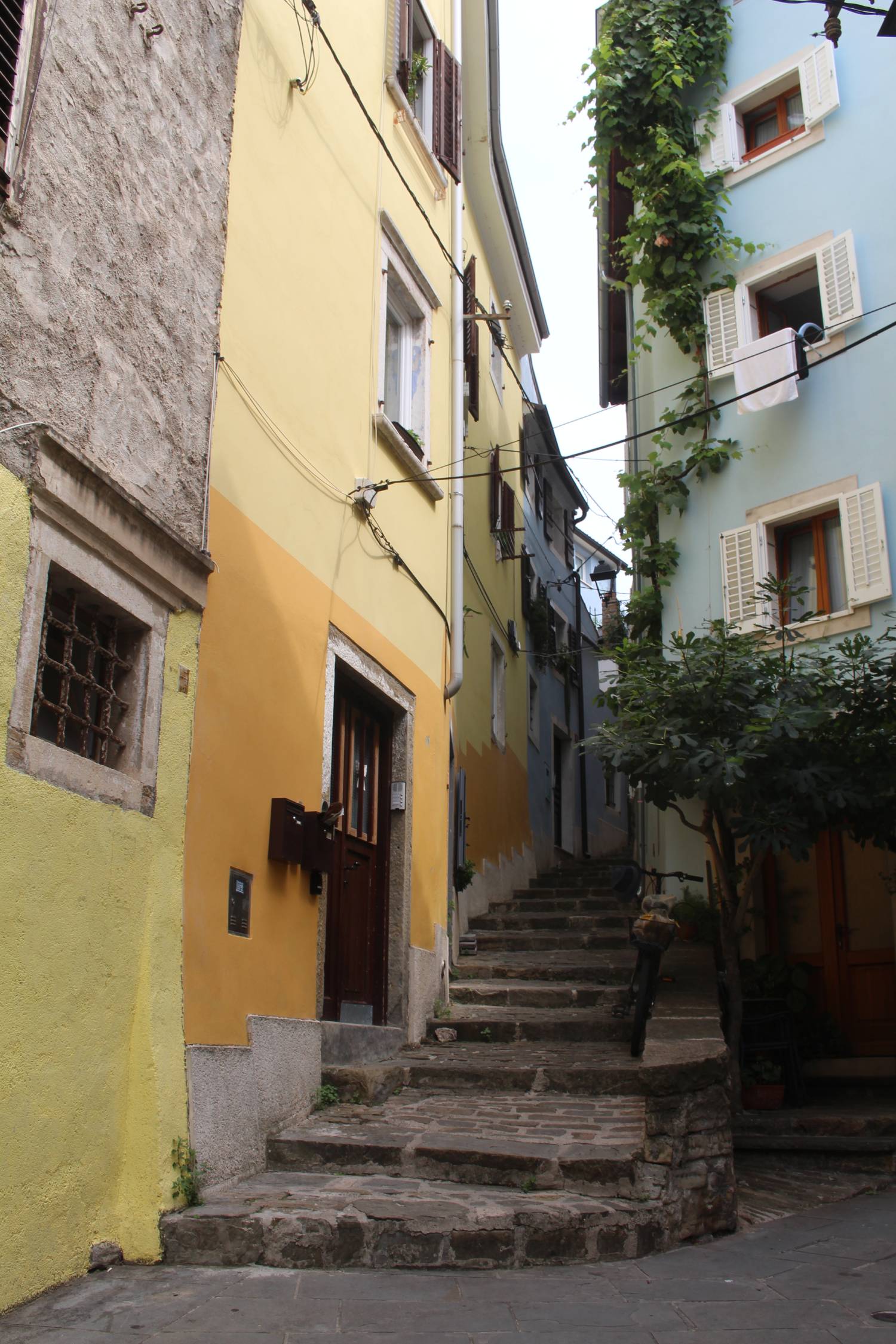 Piran, ruelle, façades colorées