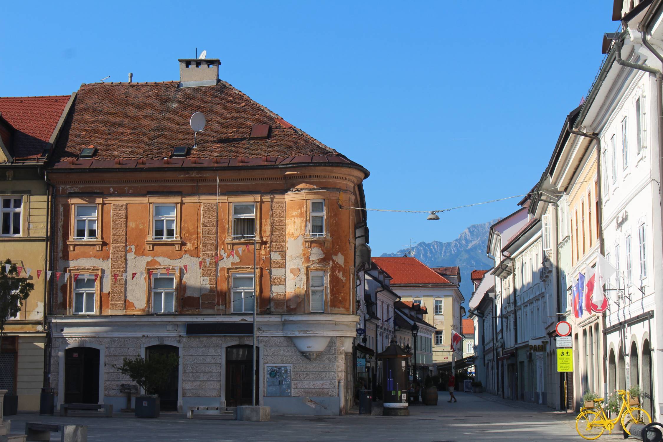 Kranj, place Glavni